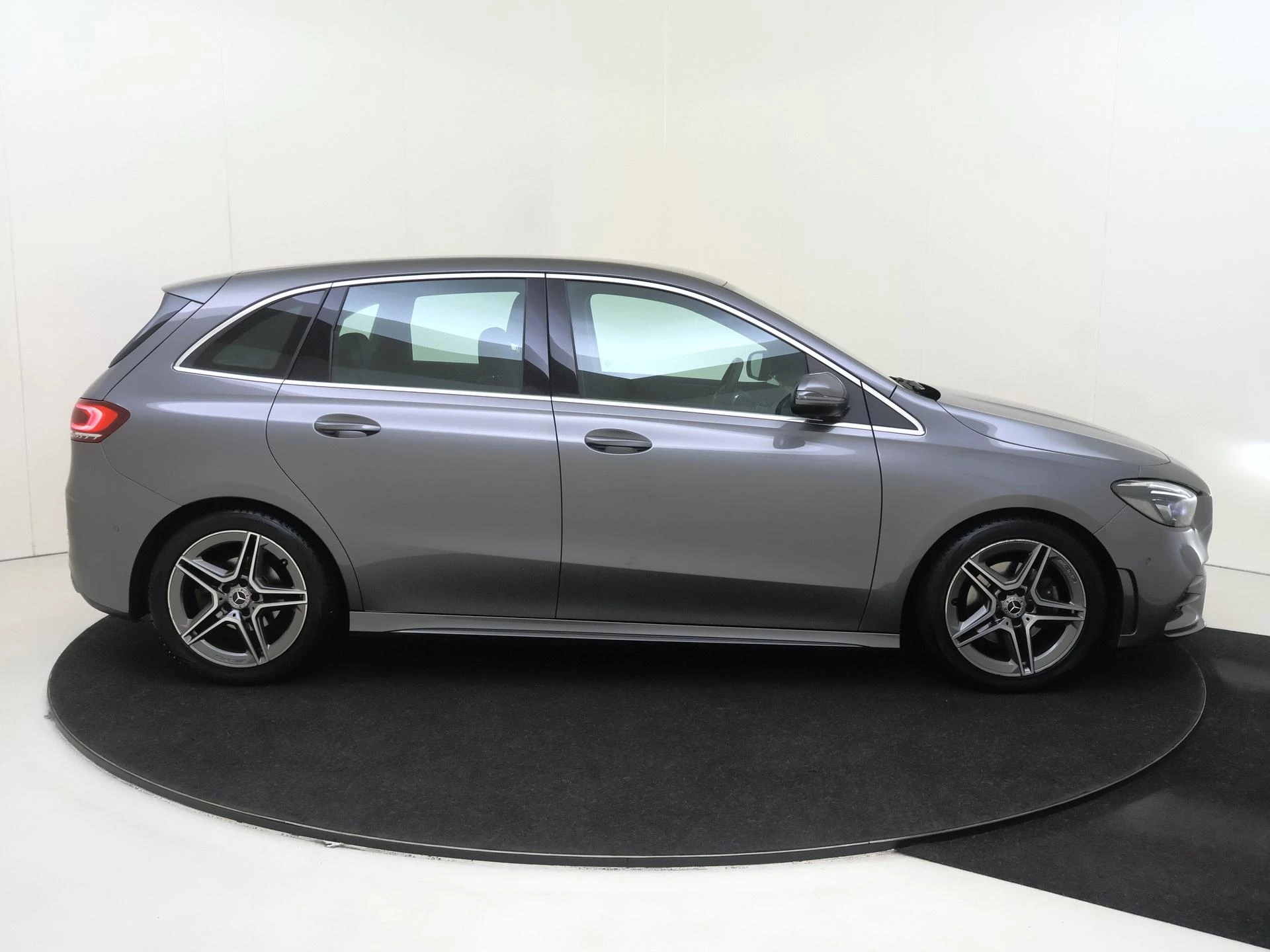 Mercedes-Benz-B-Klasse-image-8