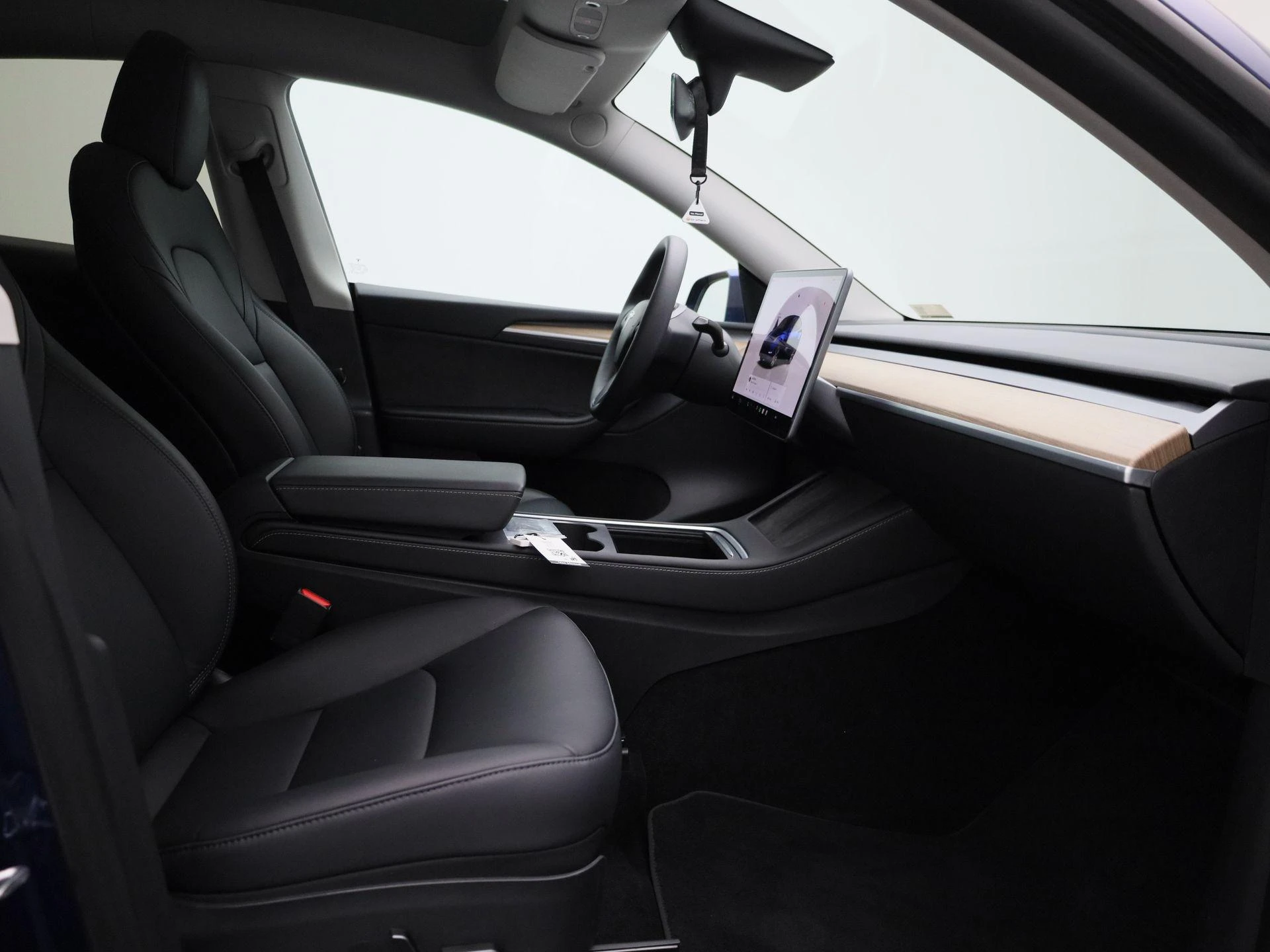 Tesla-Model Y-image-14