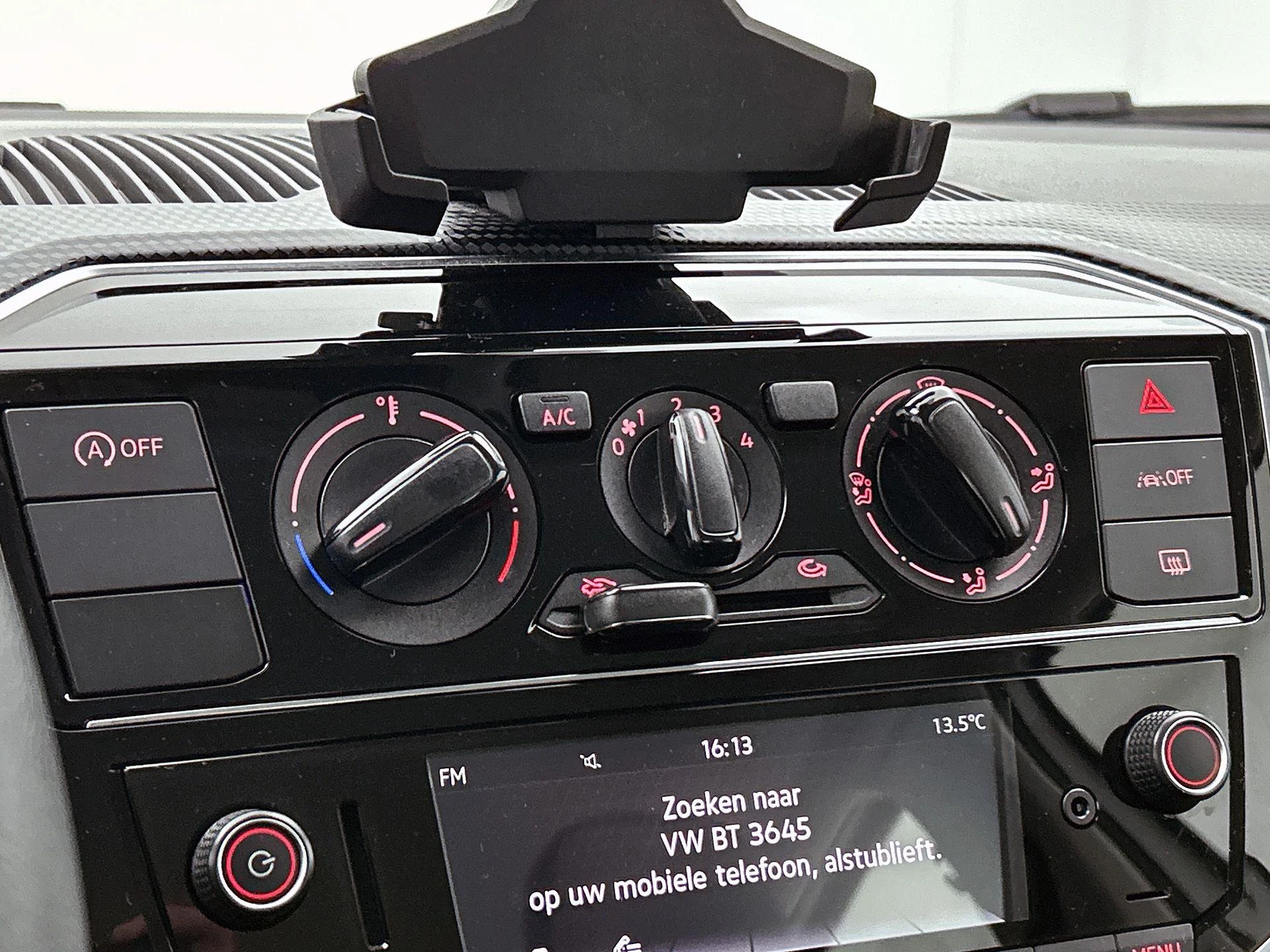 Volkswagen-up!-image-15