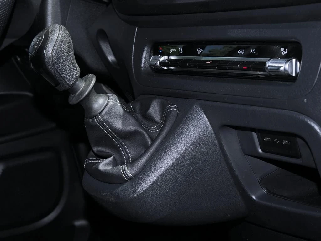 Mercedes-Benz-Vito 116-image-11