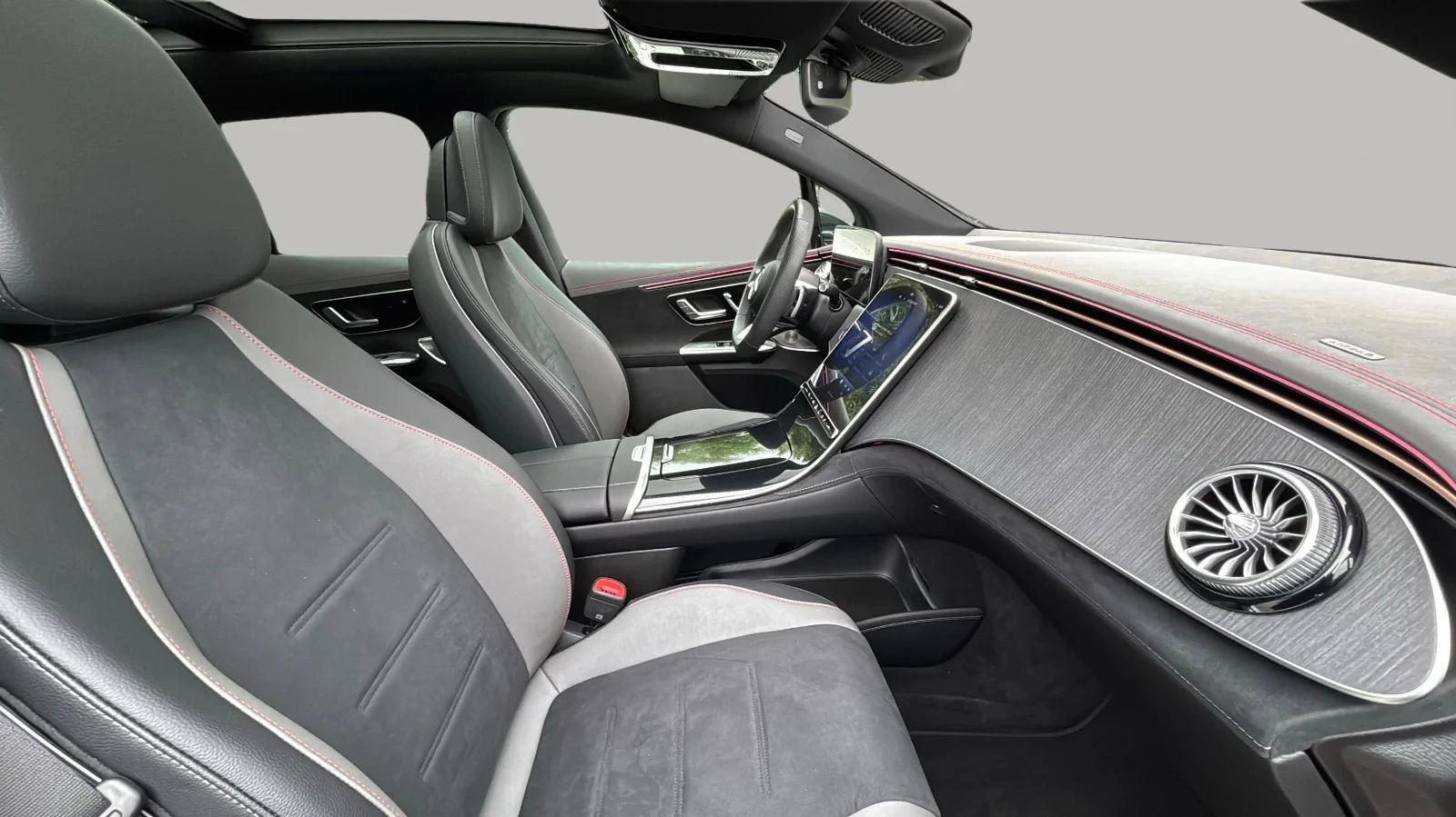 Mercedes-Benz-EQE-image-10