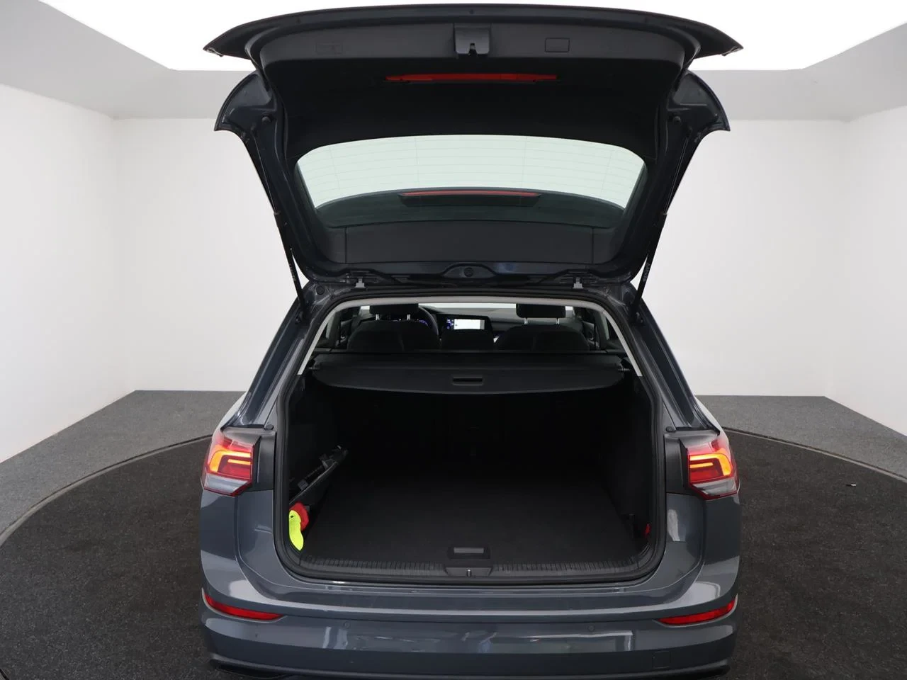 Volkswagen-Golf-image-19