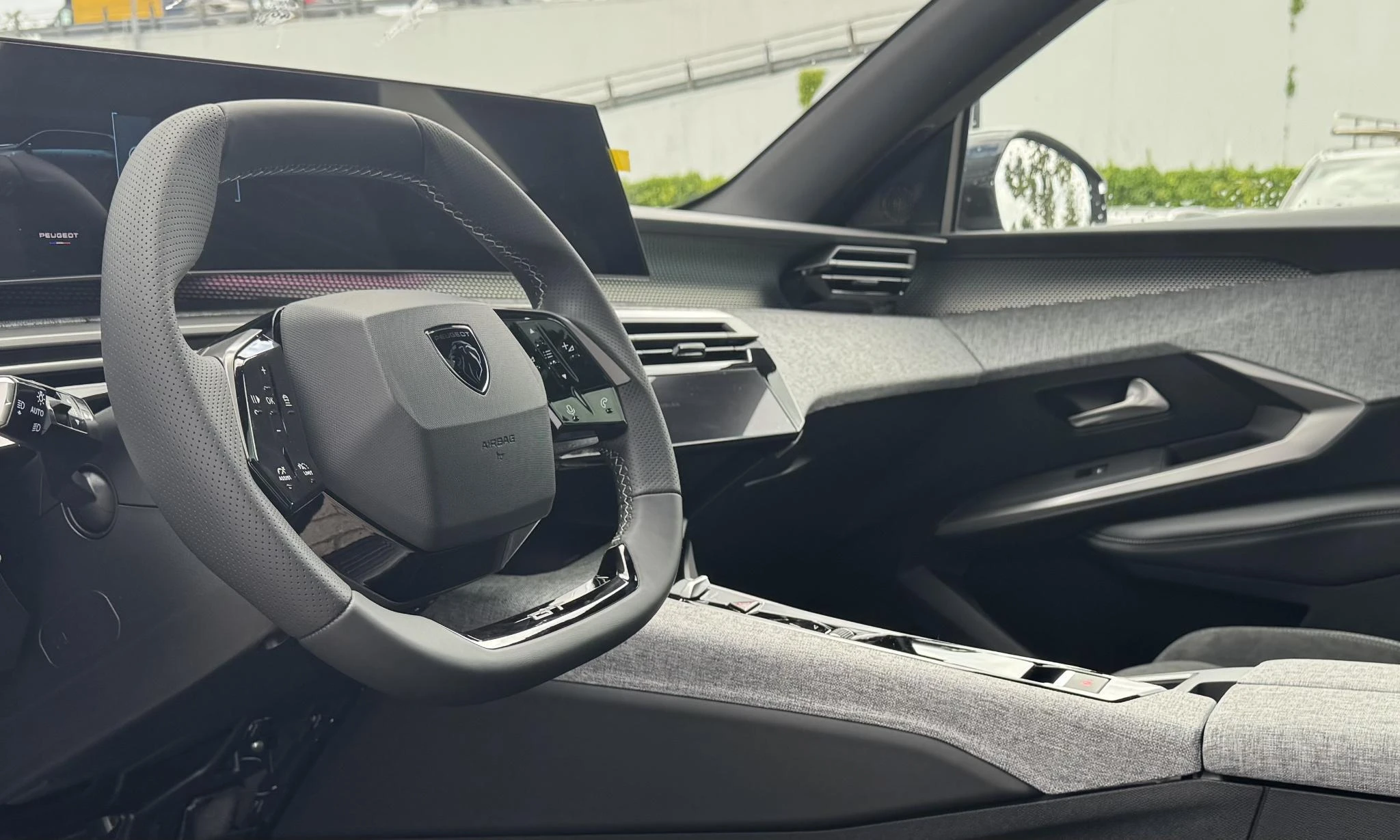 Peugeot-e-5008-image-19