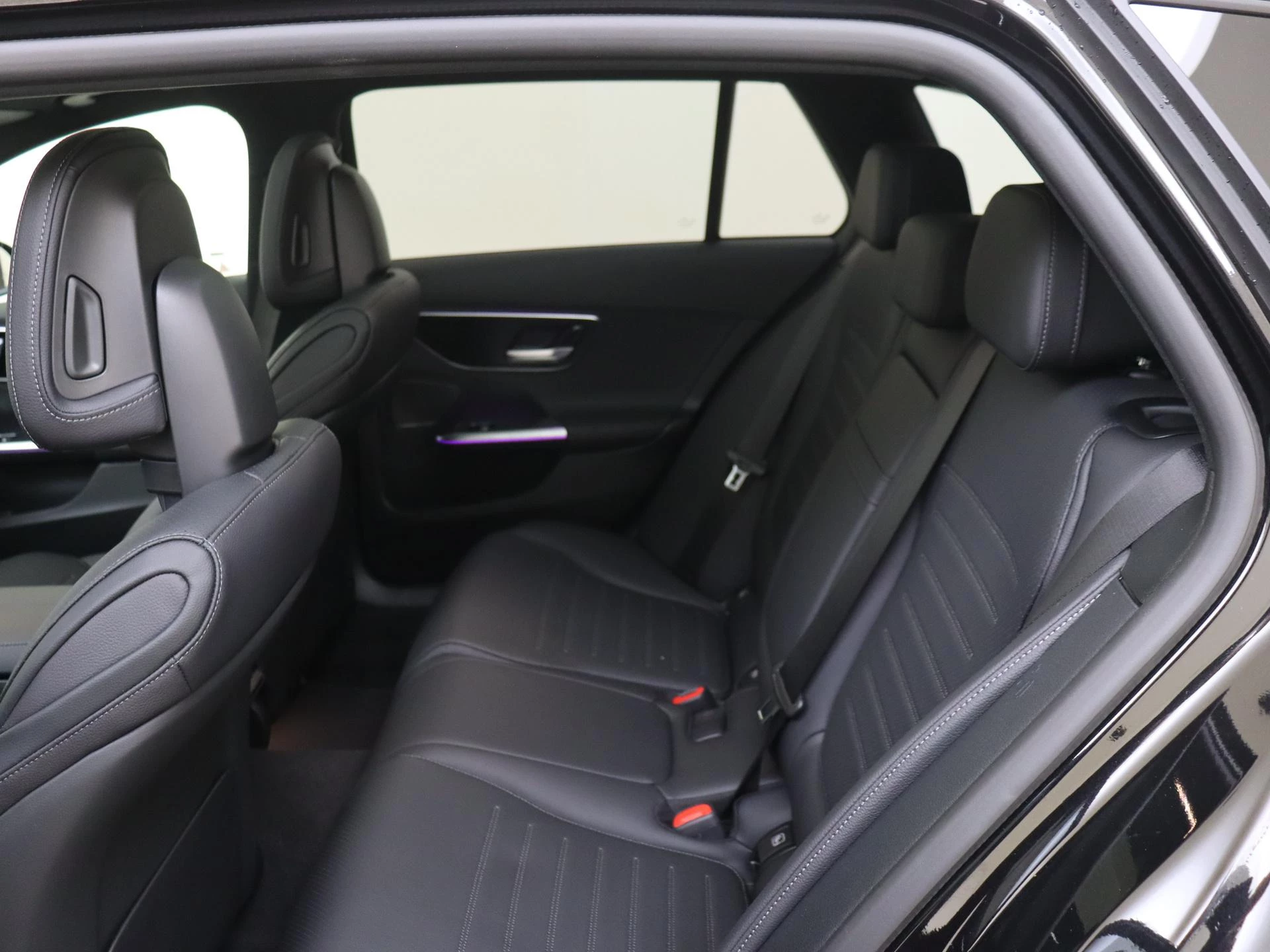 Mercedes-Benz-C-Klasse-image-11