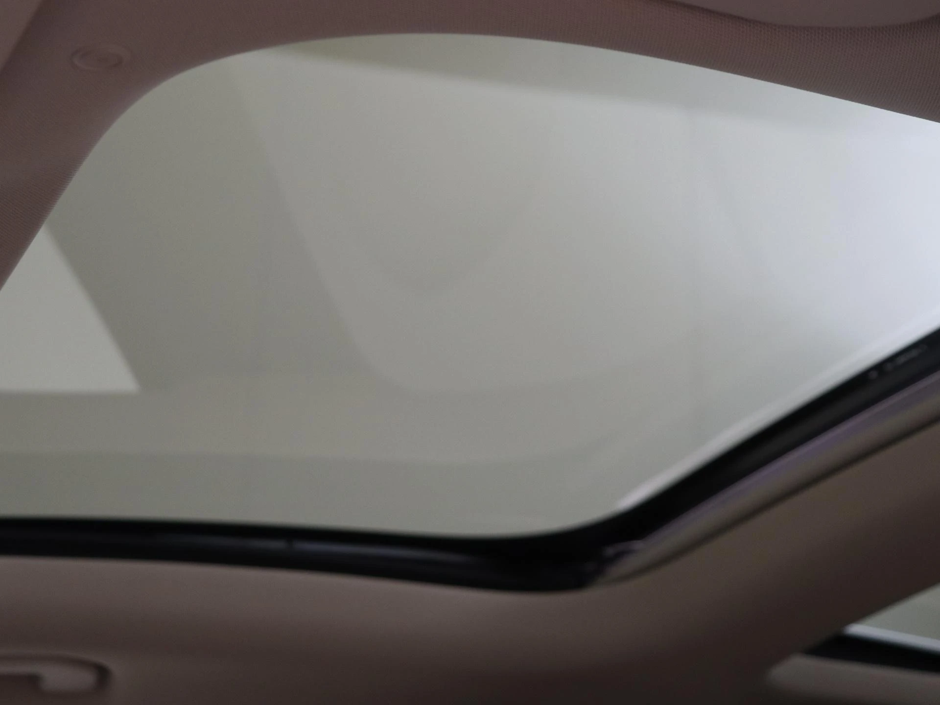 Mercedes-Benz-EQB-image-27