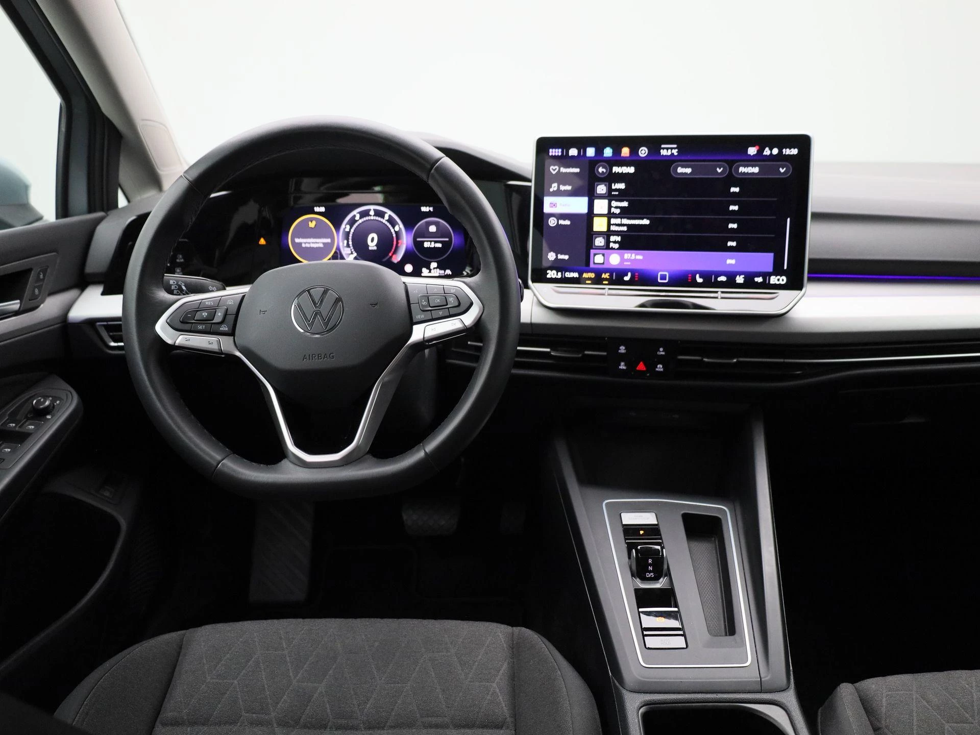 Volkswagen-Golf-image-6