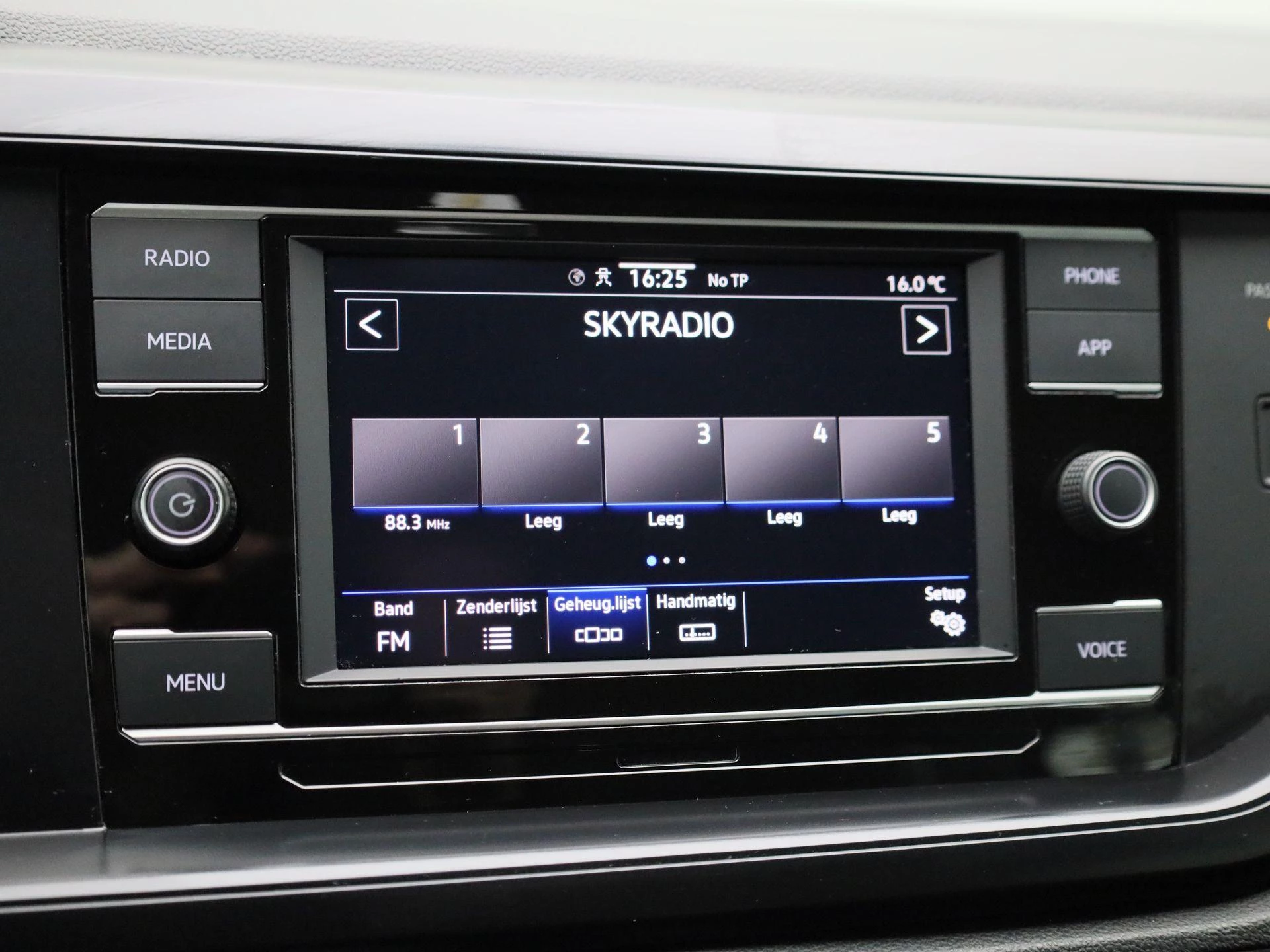 Volkswagen-Polo-image-17