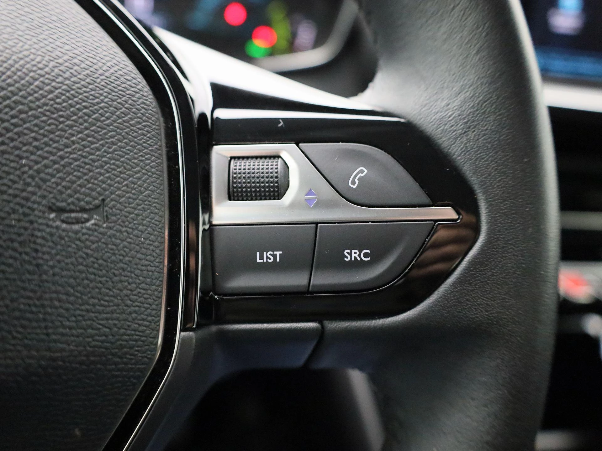 Peugeot-e-208-image-18