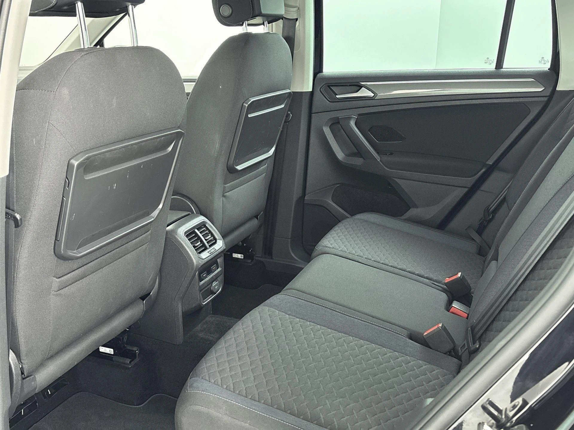 Volkswagen-Tiguan-image-10