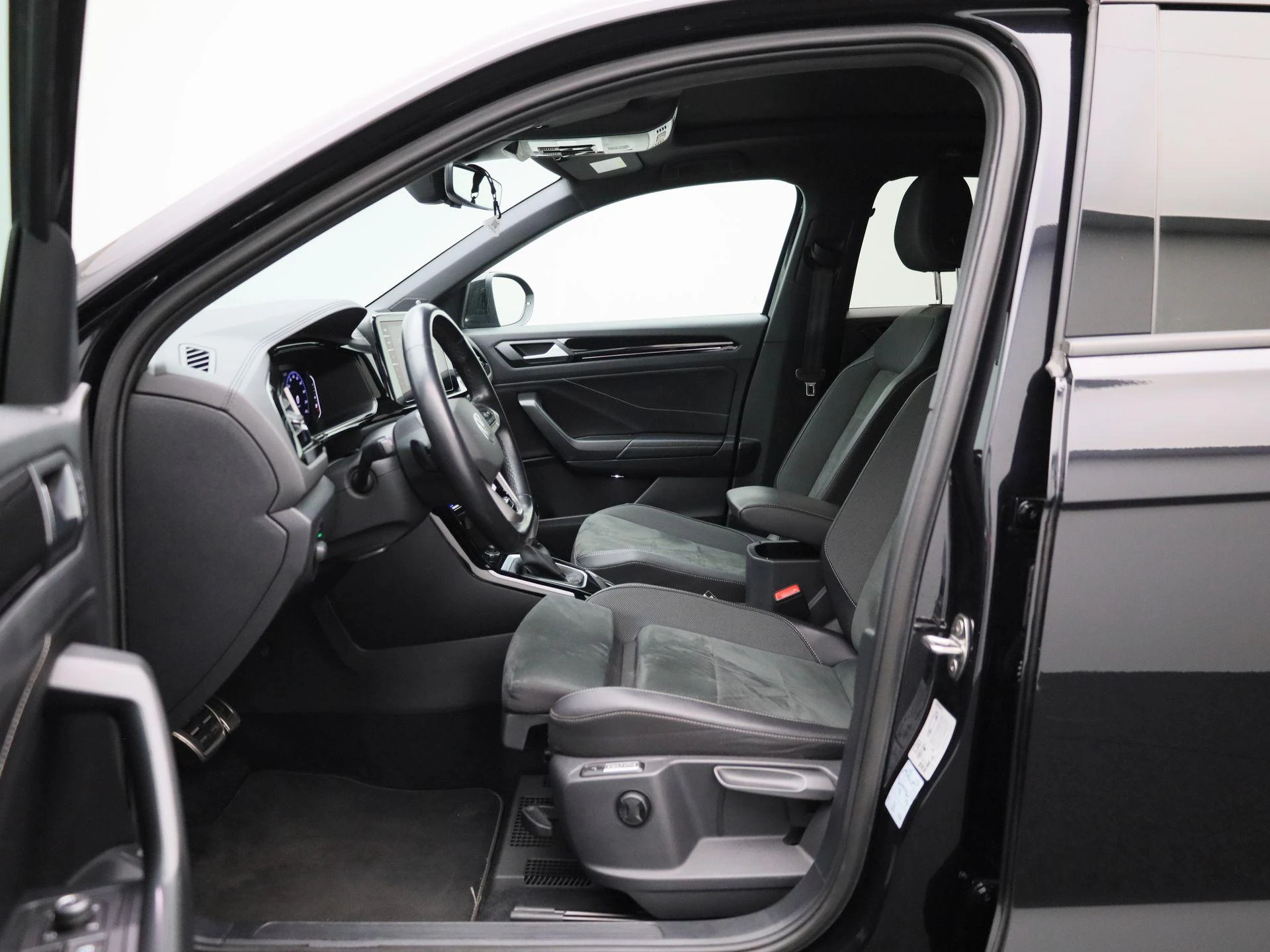 Volkswagen-T-Roc-image-8