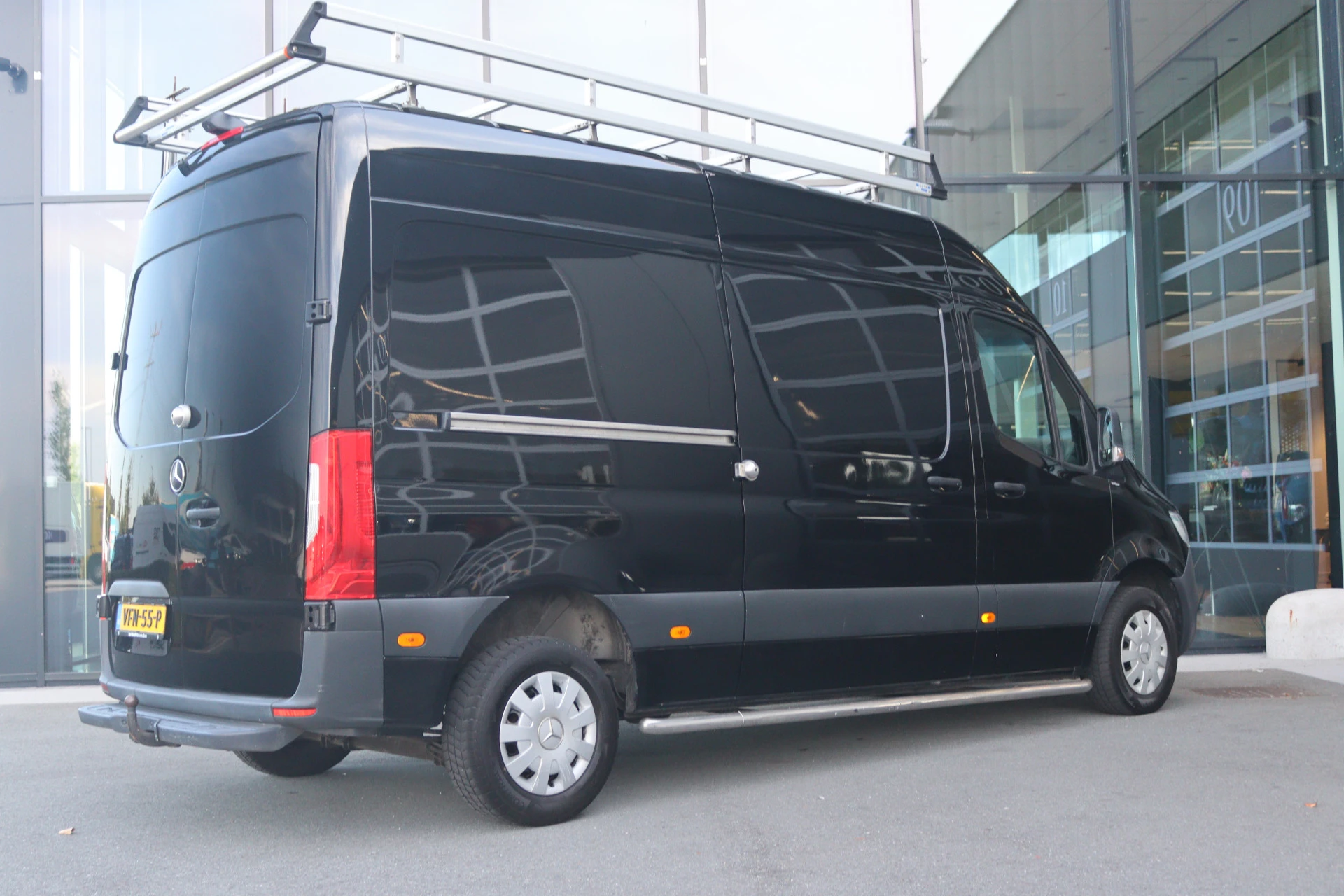 Mercedes-Benz-Sprinter-image-1