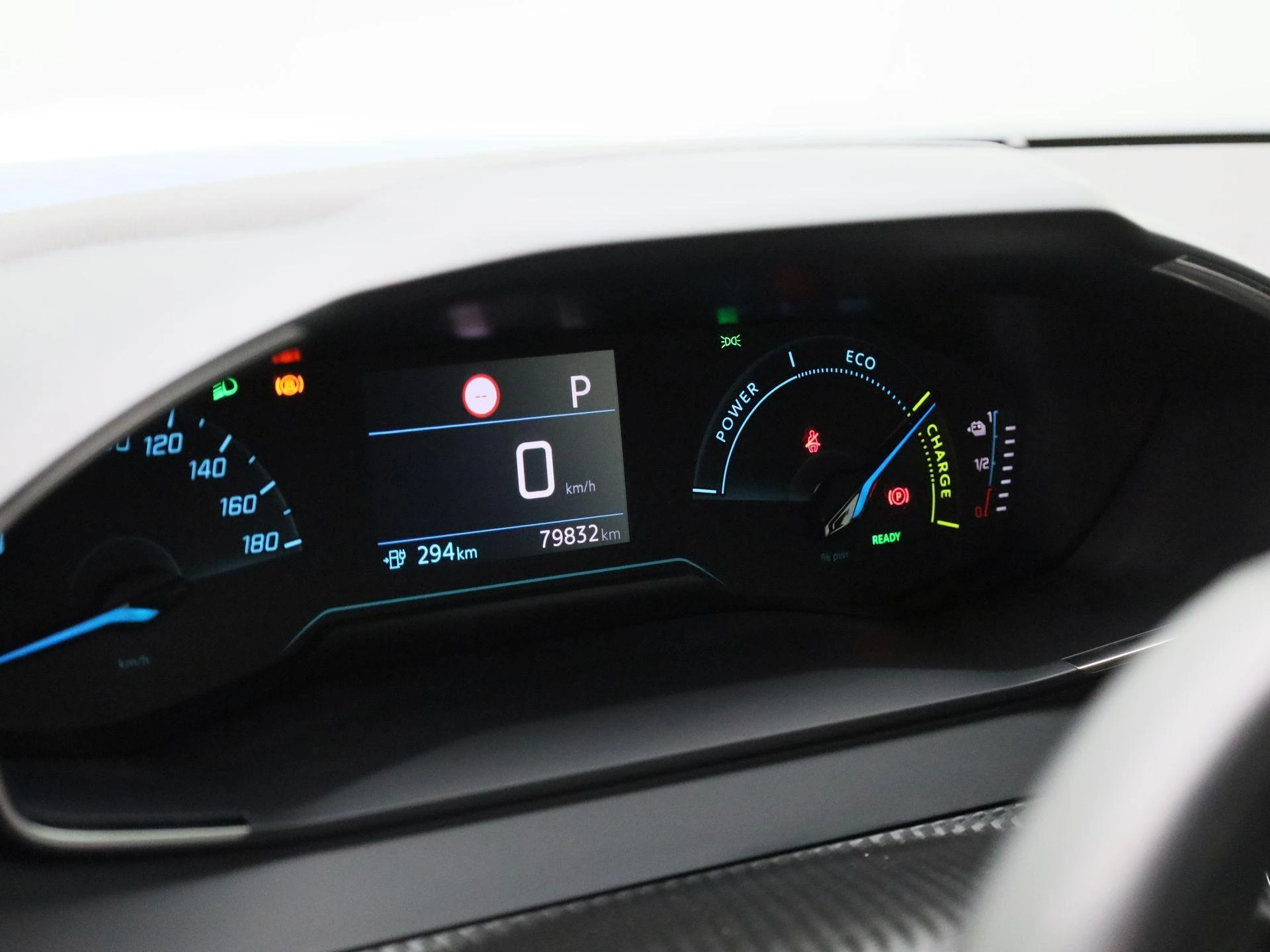 Peugeot-e-2008-image-7