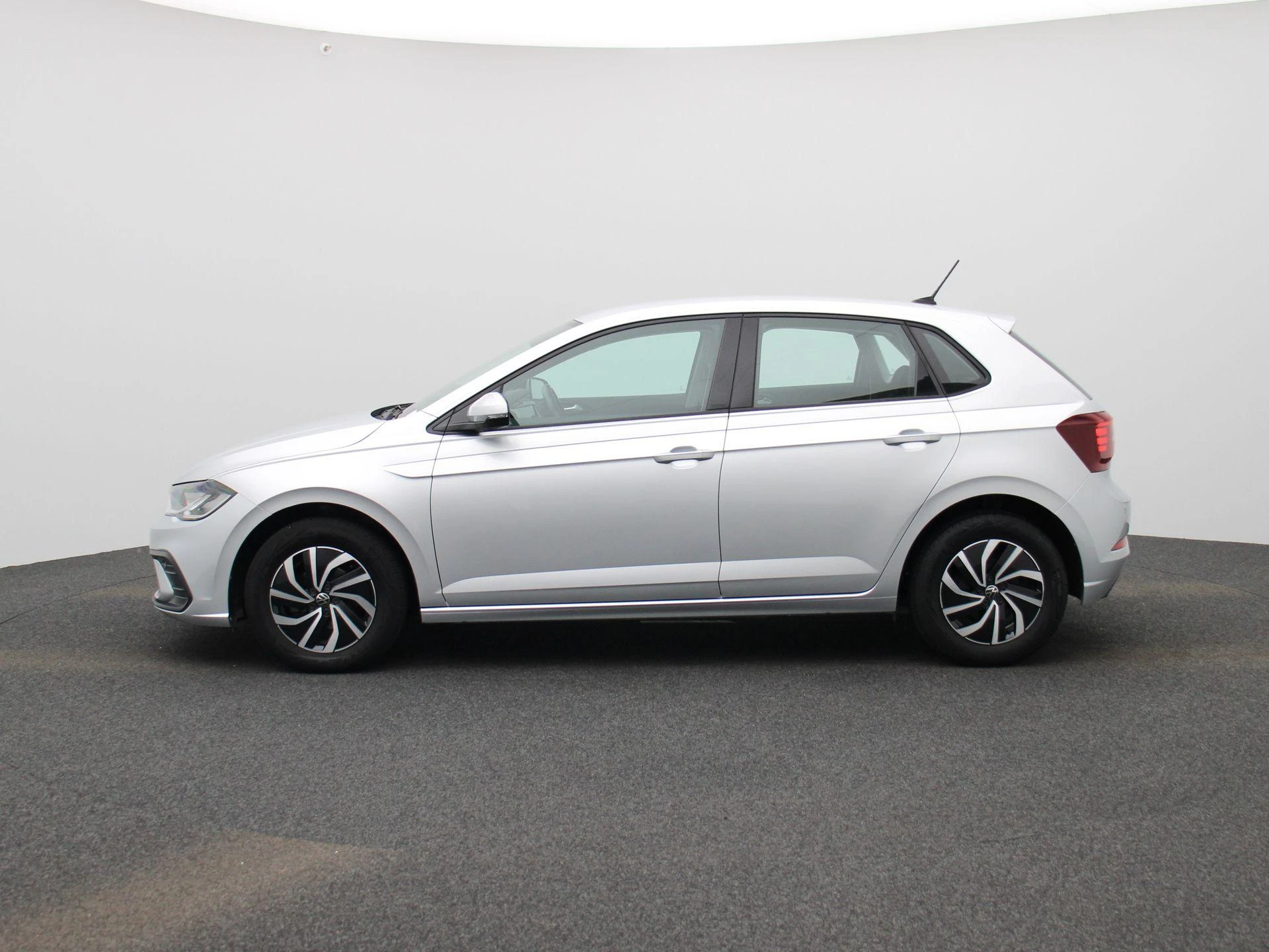 Volkswagen-Polo-image-3
