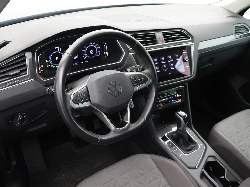Volkswagen-Tiguan-image-13