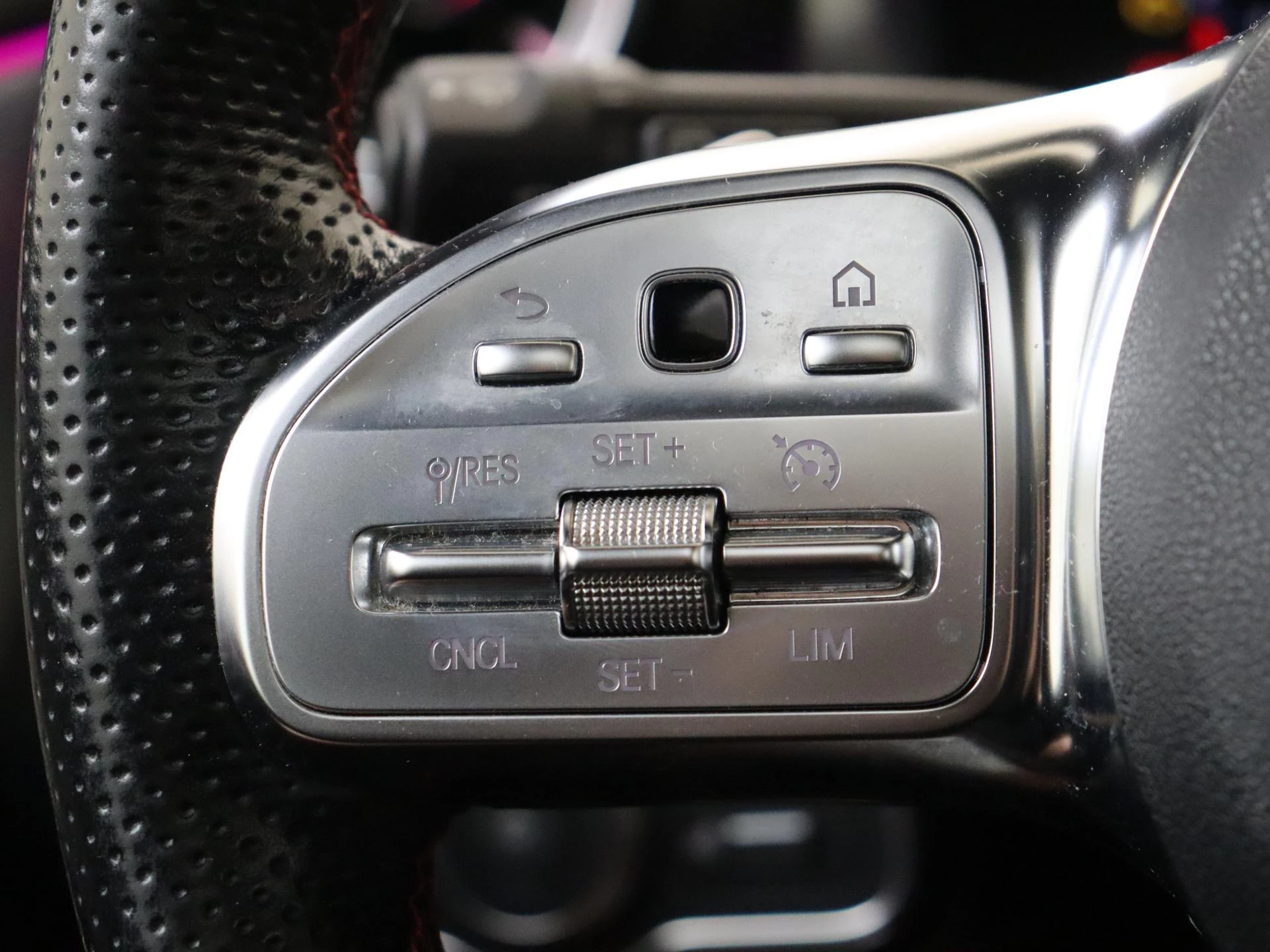 Mercedes-Benz-CLA-image-12