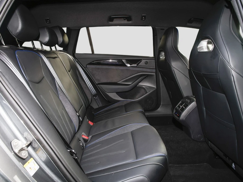 Volkswagen-Passat-image-9