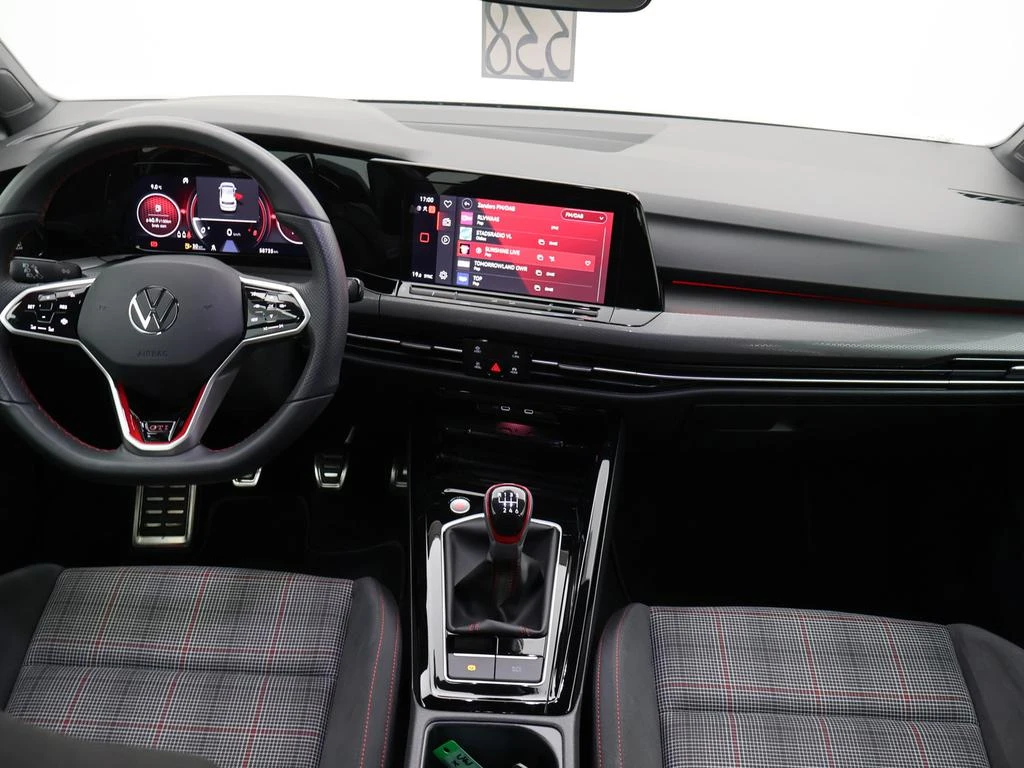 Volkswagen-Golf-image-16