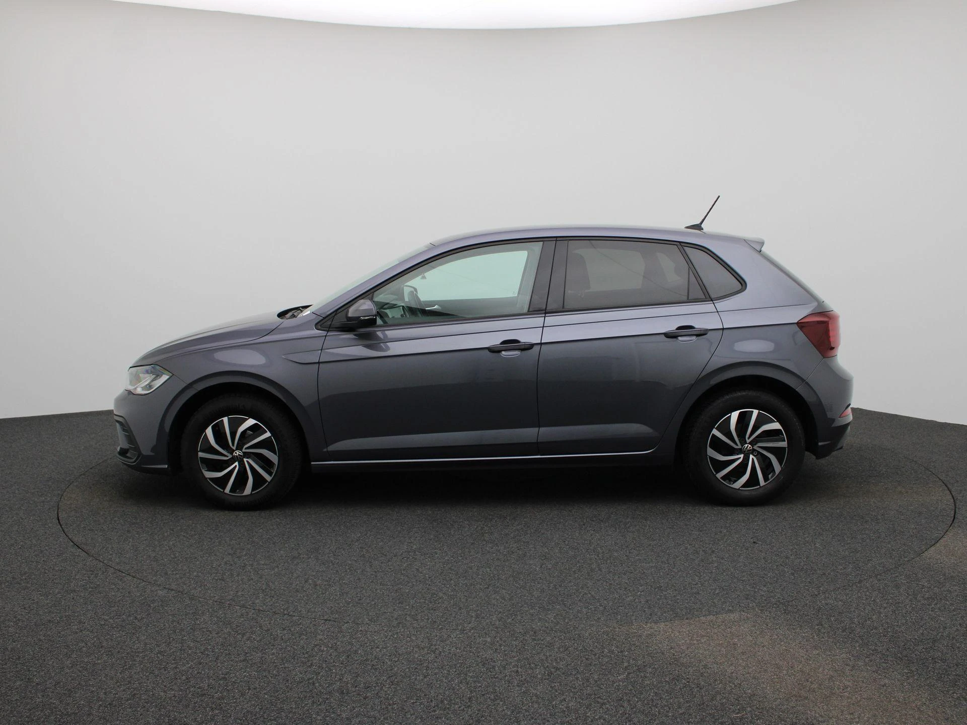 Volkswagen-Polo-image-3