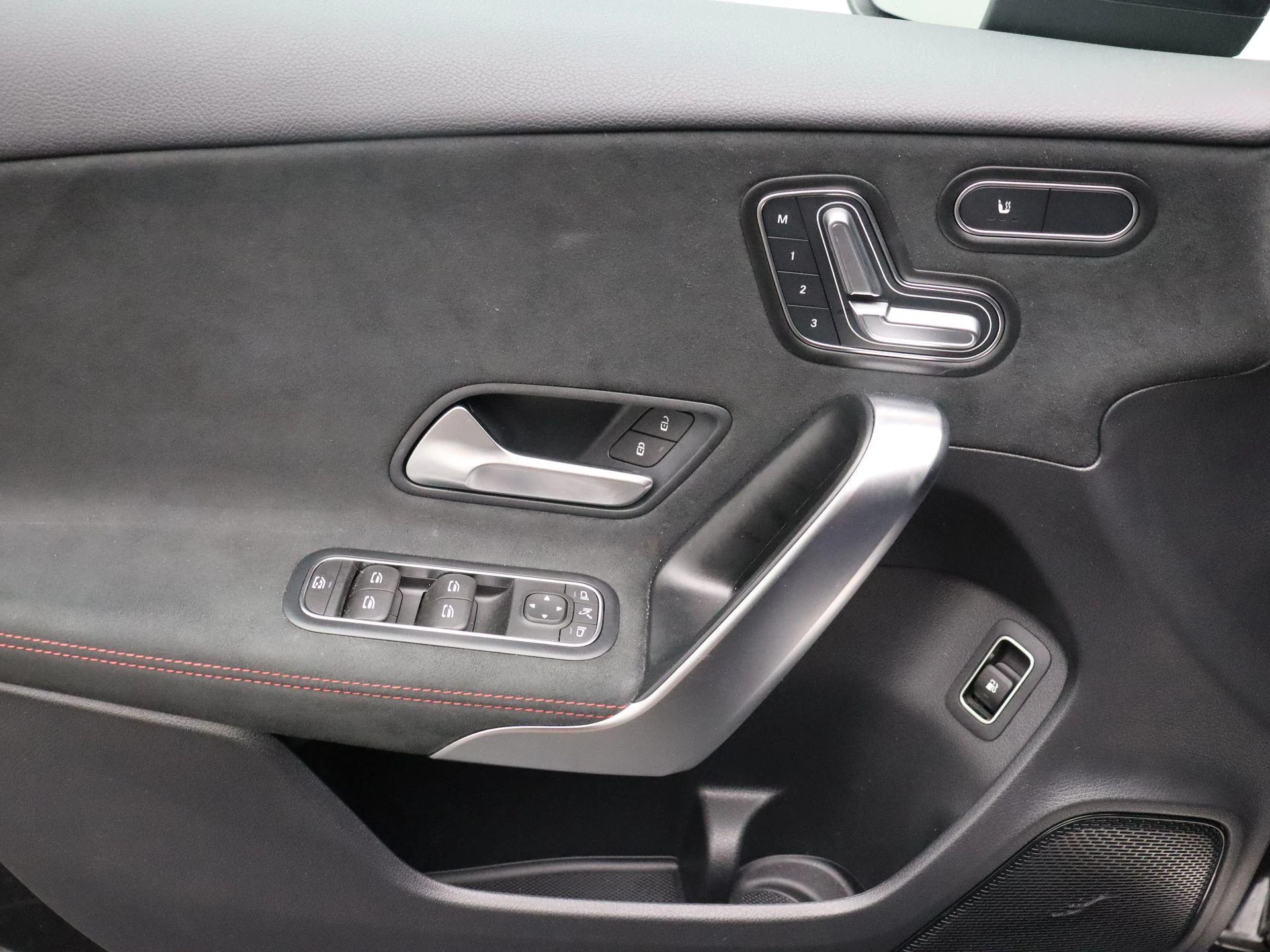 Mercedes-Benz-A-Klasse-image-8