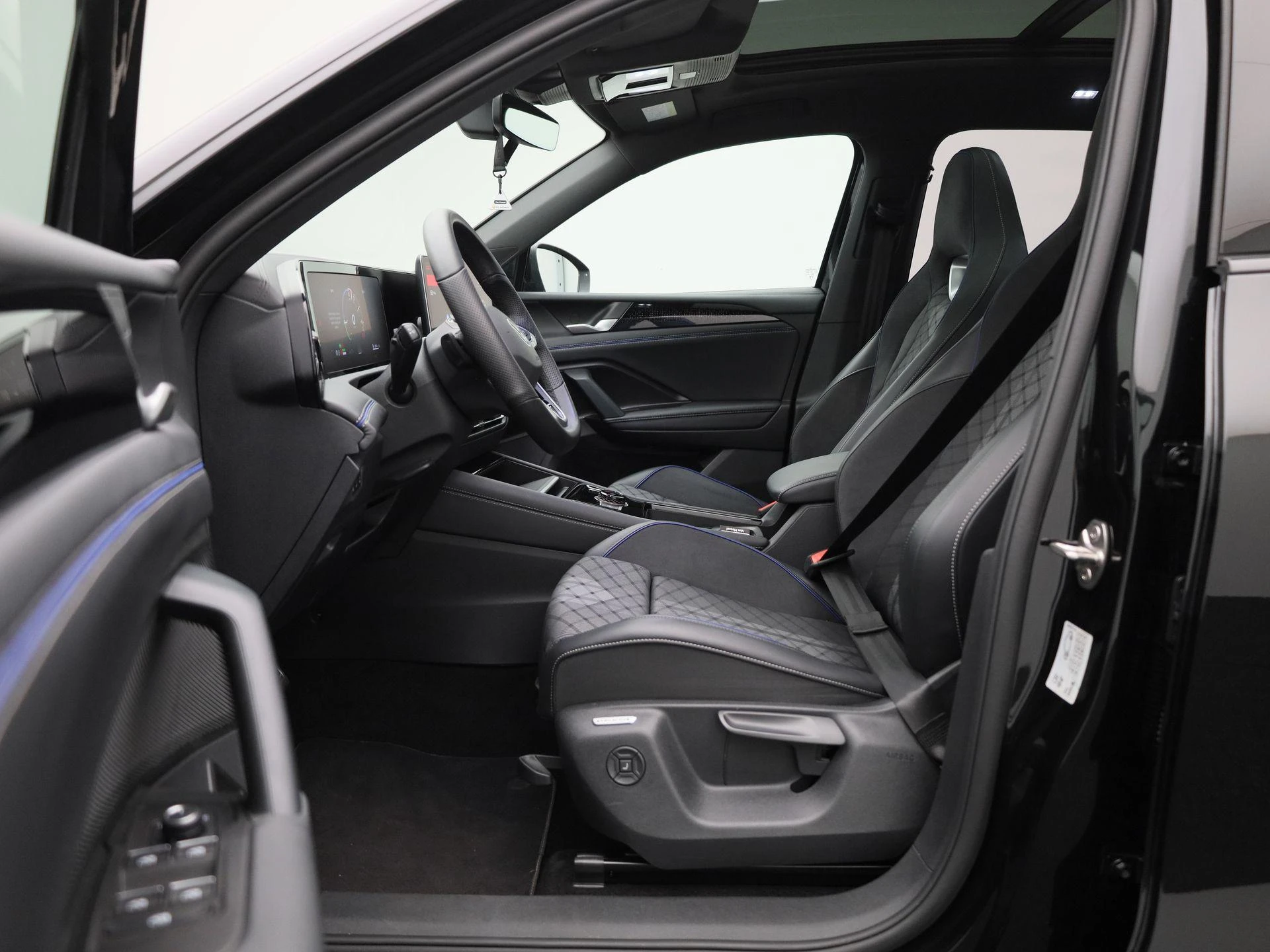 Volkswagen-Tiguan-image-10