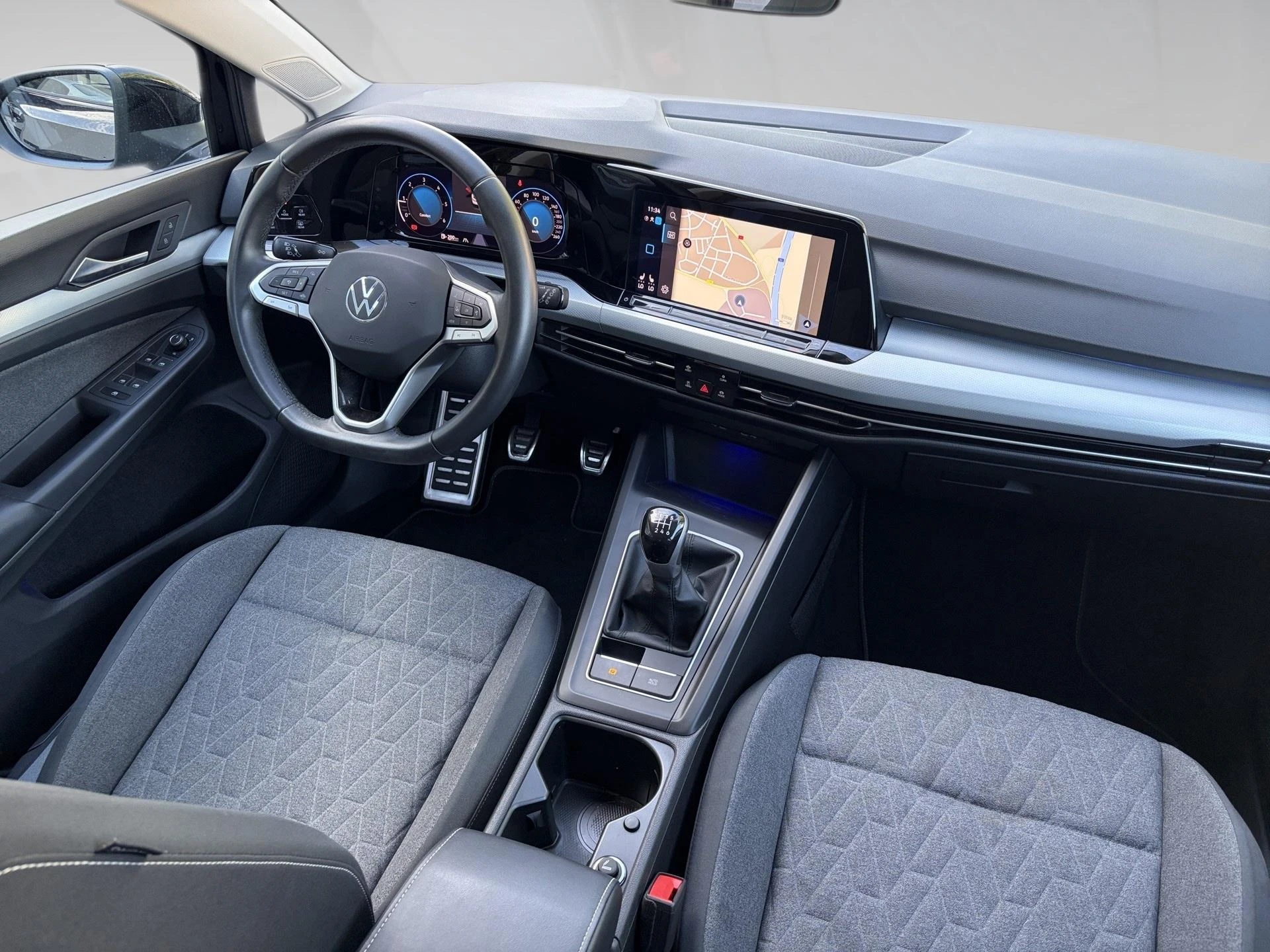 Volkswagen-Golf-image-5