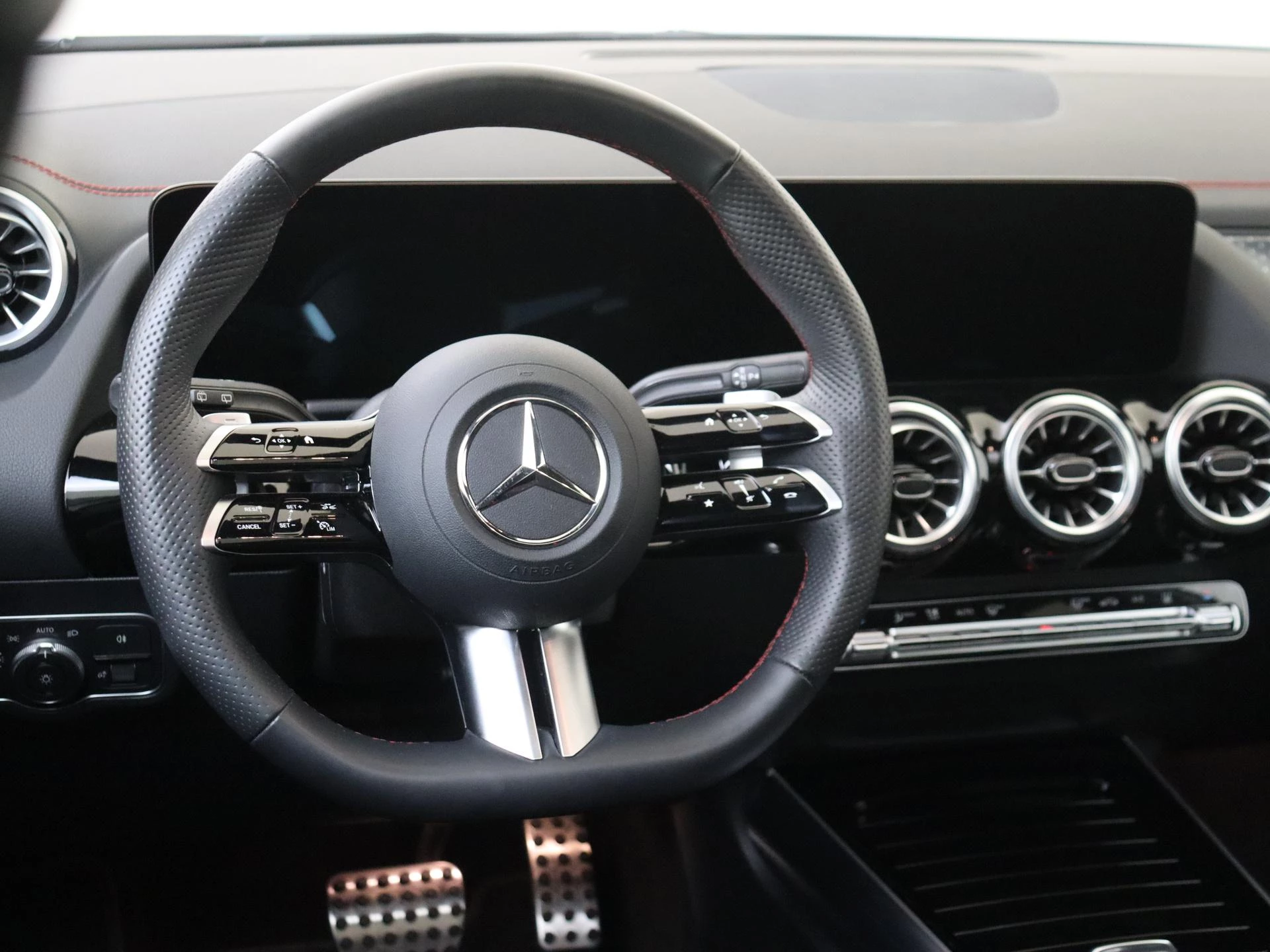 Mercedes-Benz-EQA-image-12