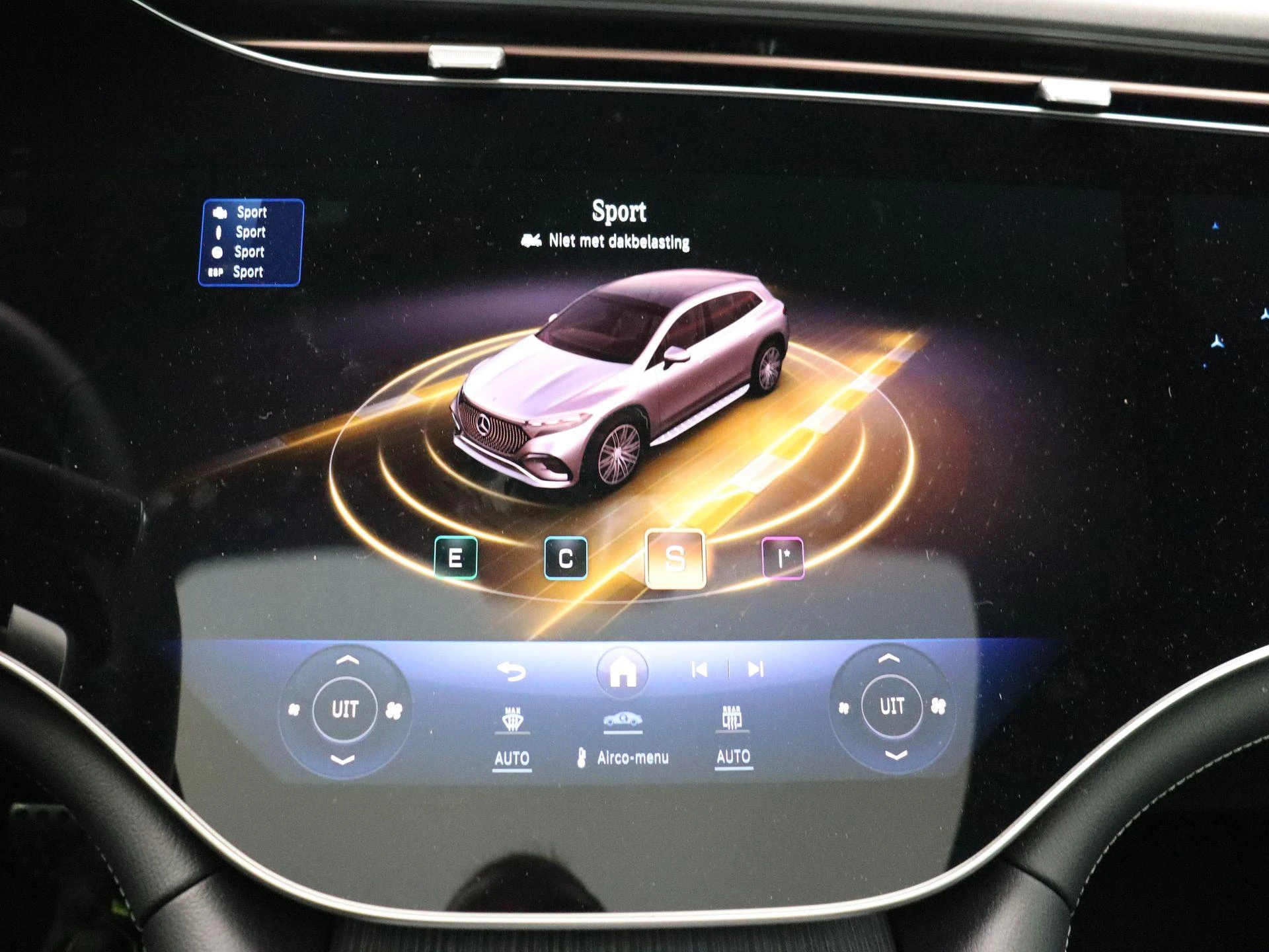 Mercedes-Benz-EQS-image-23