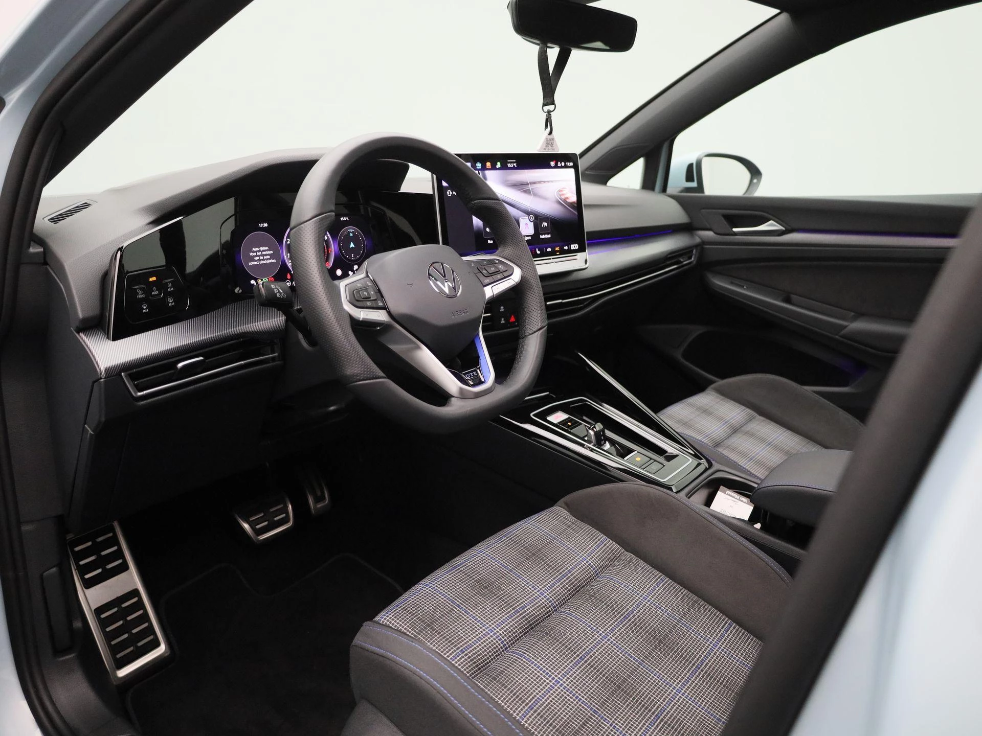 Volkswagen-Golf-image-30