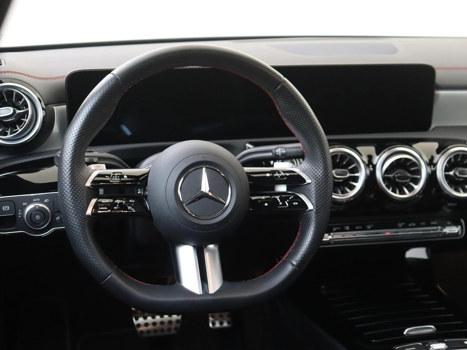 Mercedes-Benz-CLA-image-9