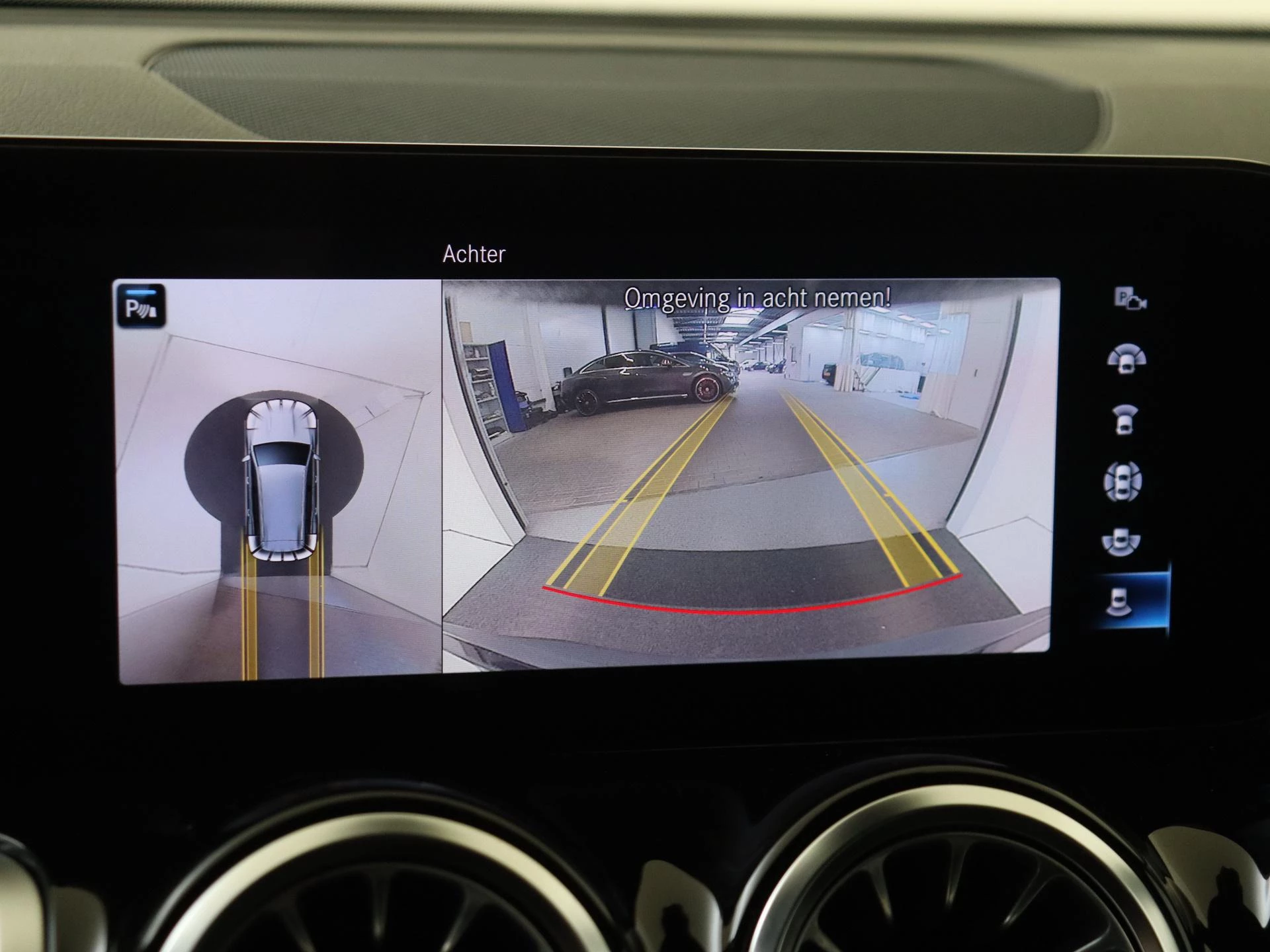 Mercedes-Benz-EQB-image-19