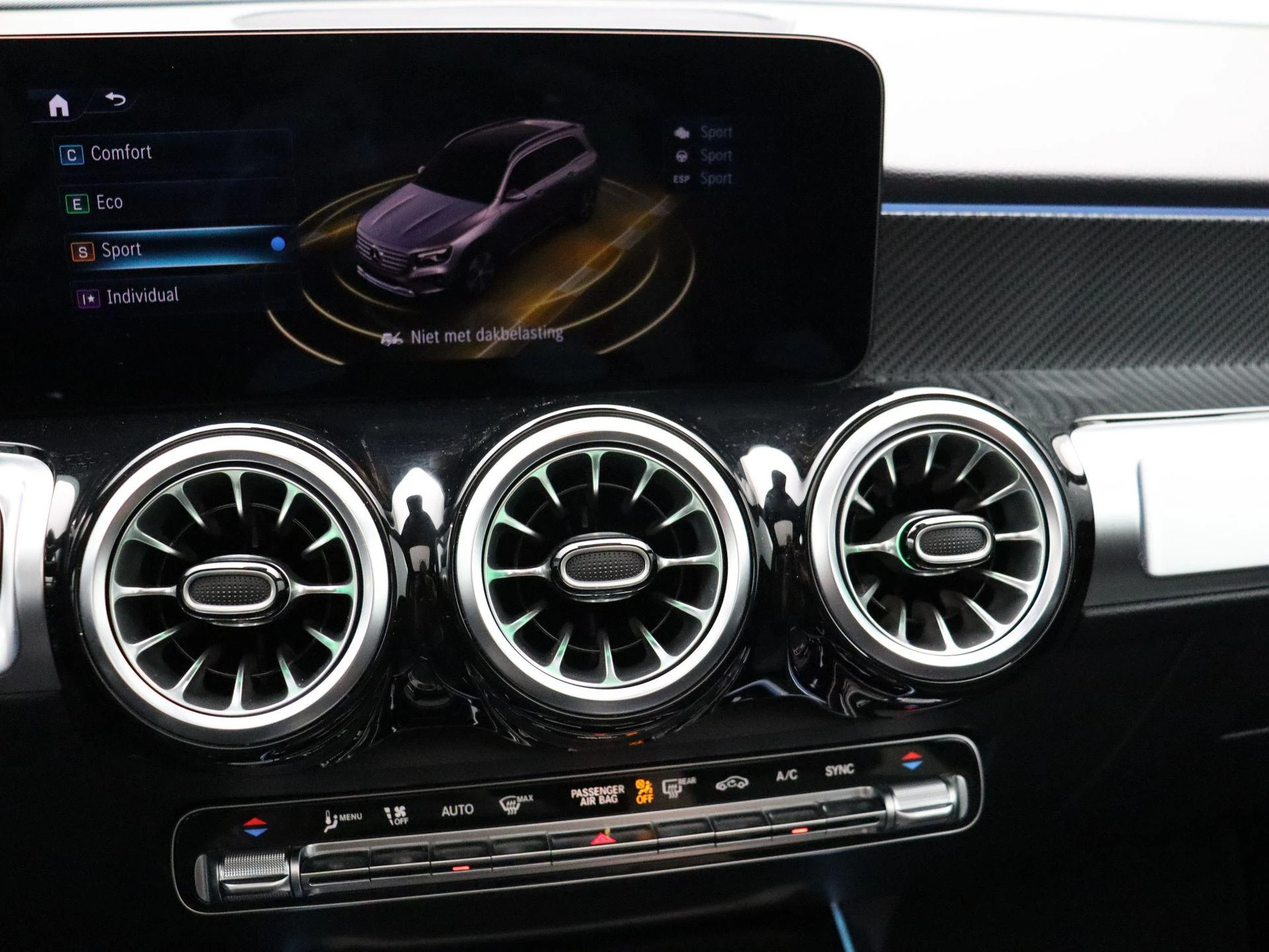 Mercedes-Benz-GLB-image-21