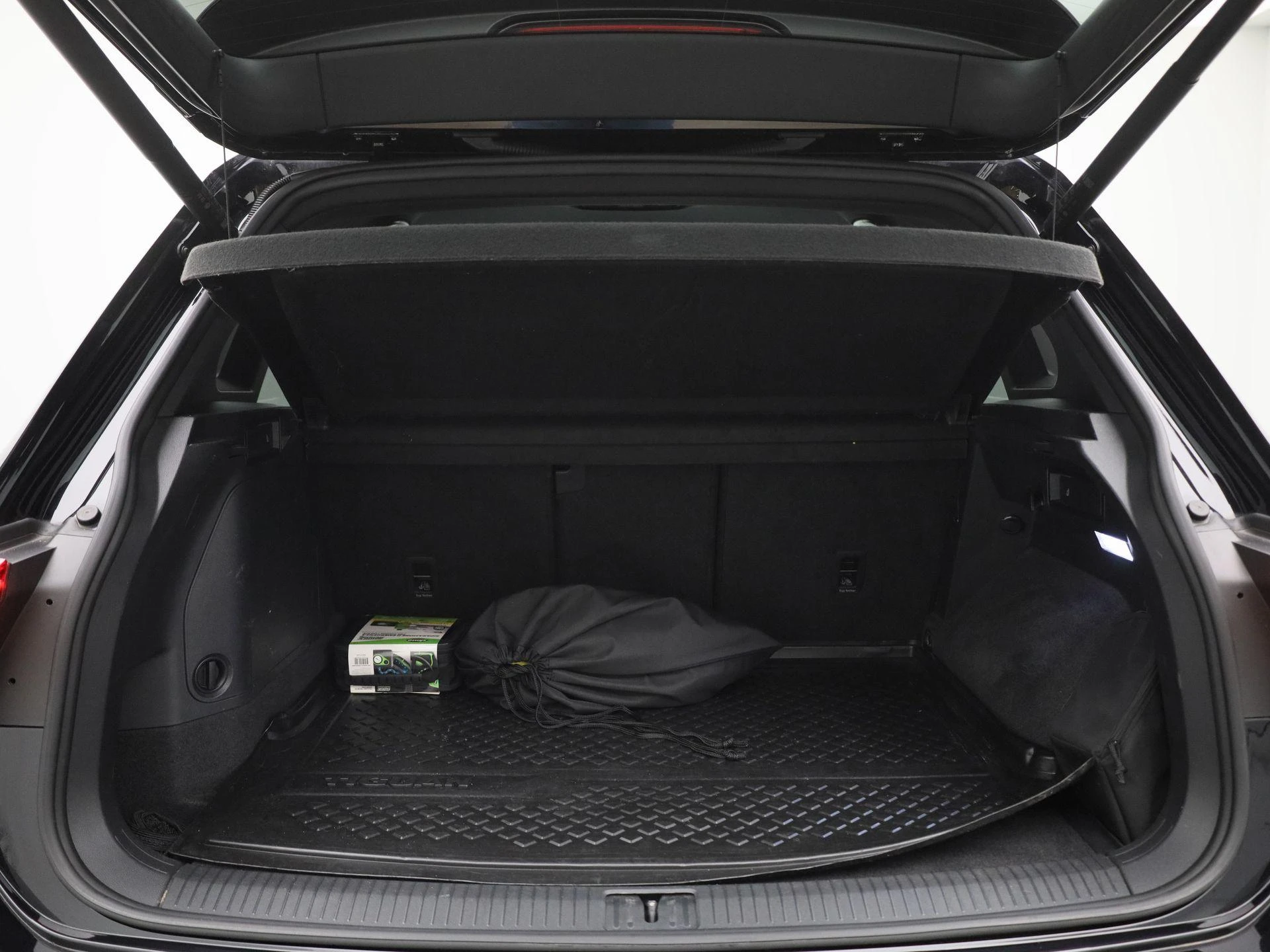 Volkswagen-Tiguan-image-13