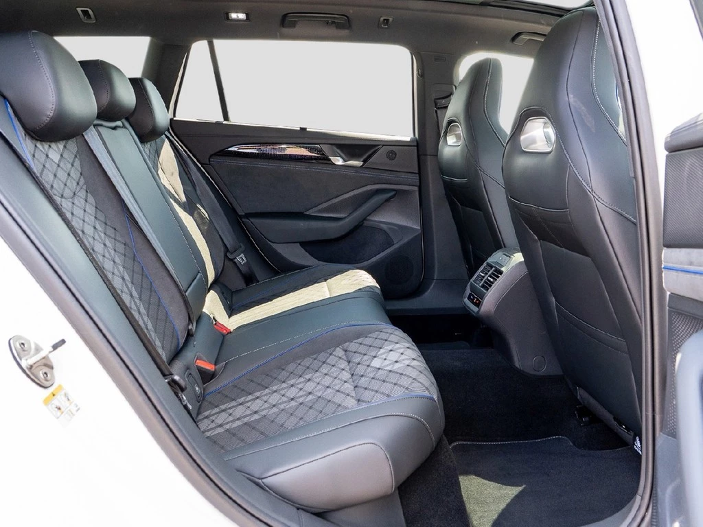 Volkswagen Passat Variant 2.0 TSI DSG 4Motion R-Line AHK