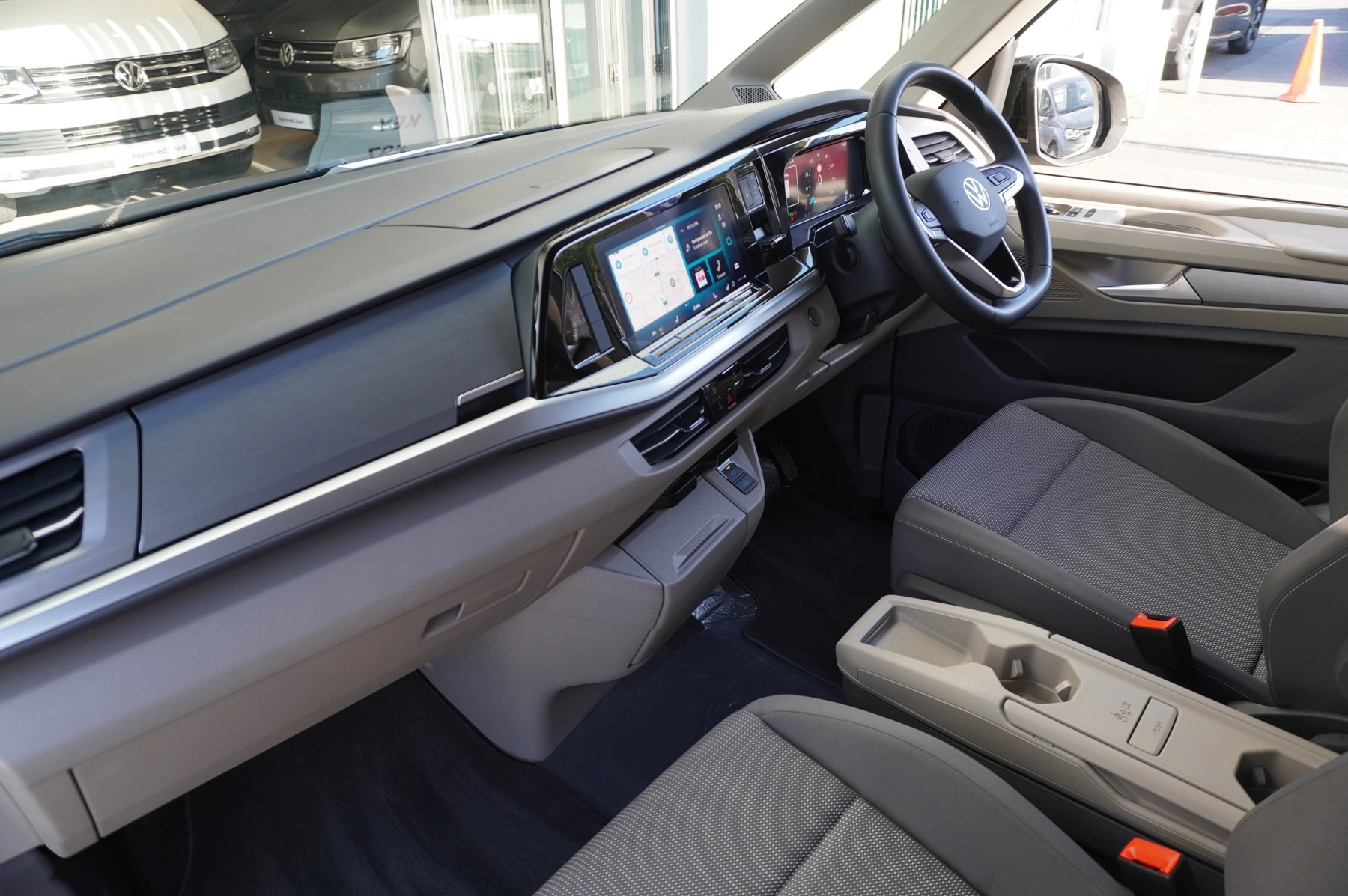 Volkswagen-Multivan-image-1