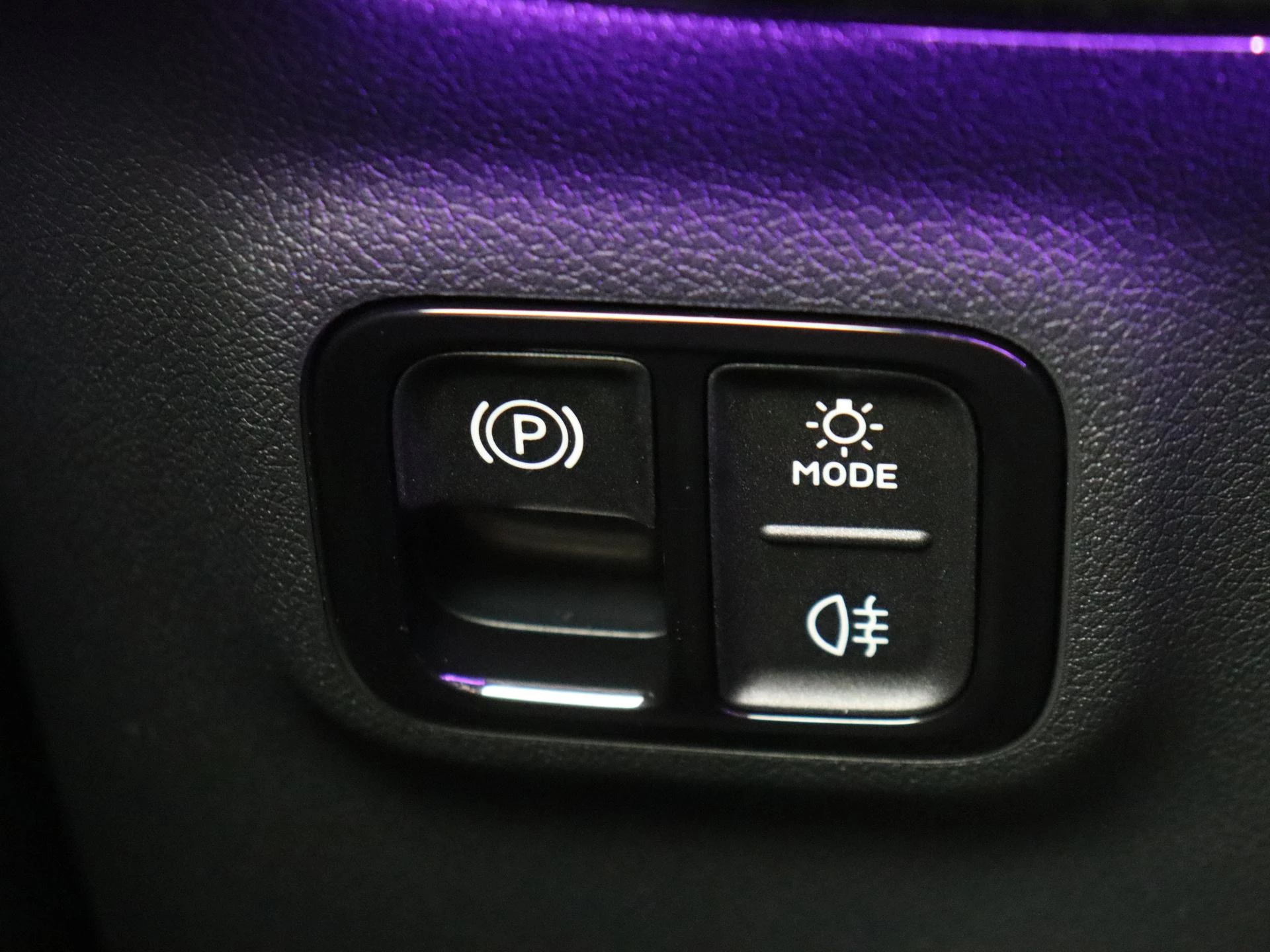 Mercedes-Benz-CLA-image-27