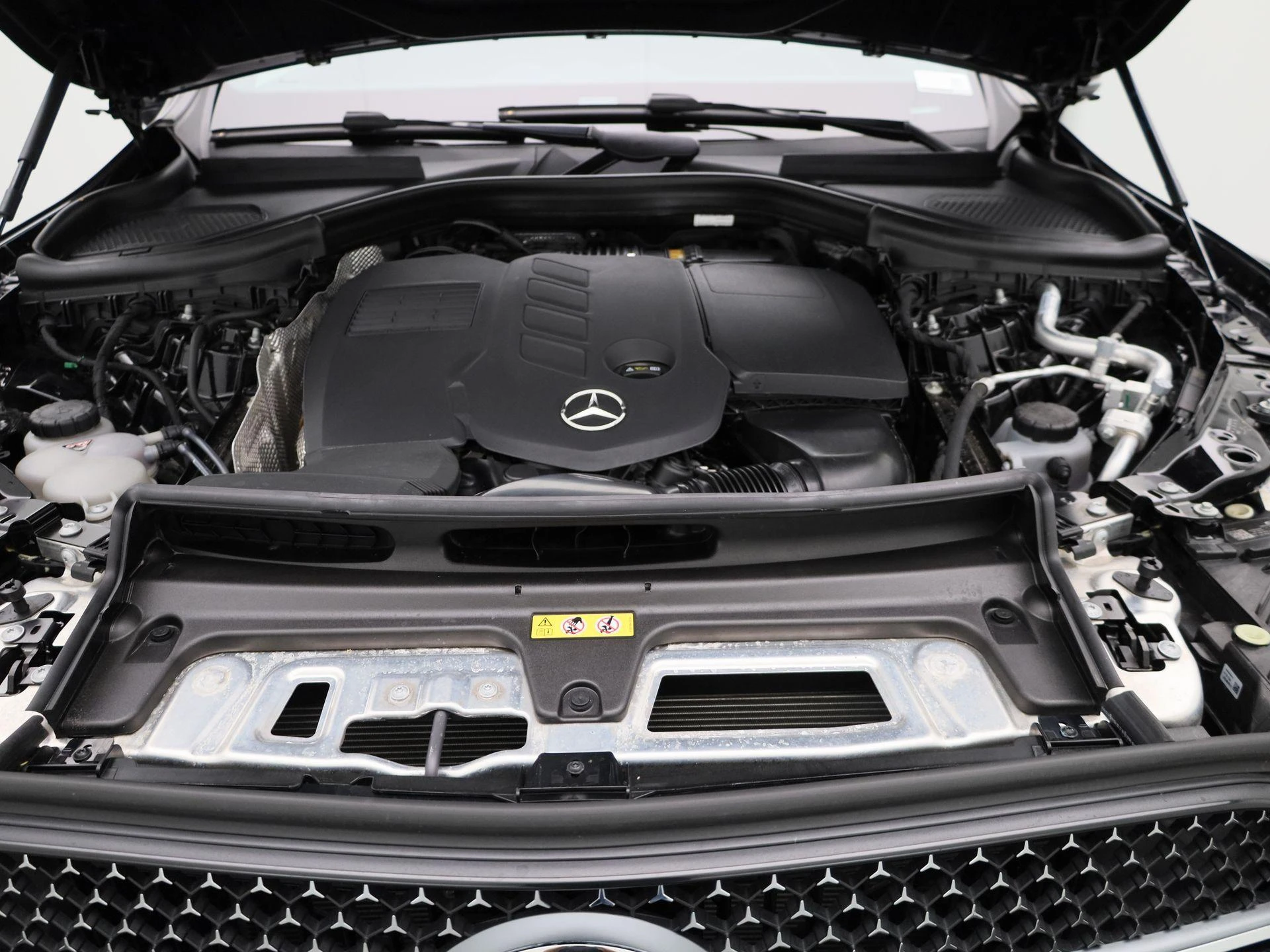 Mercedes-Benz-GLC-image-39