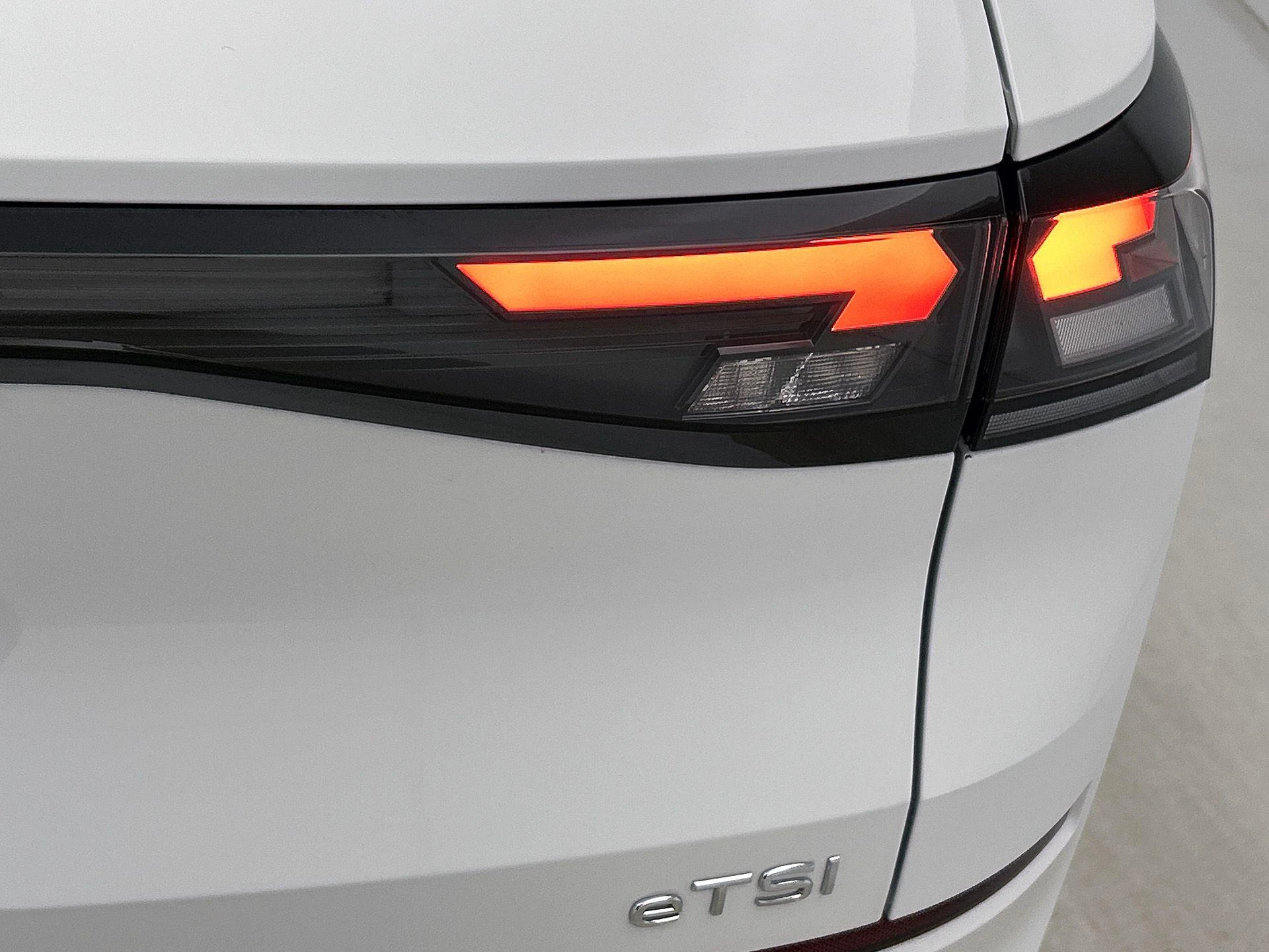 Volkswagen-T-Roc-image-14