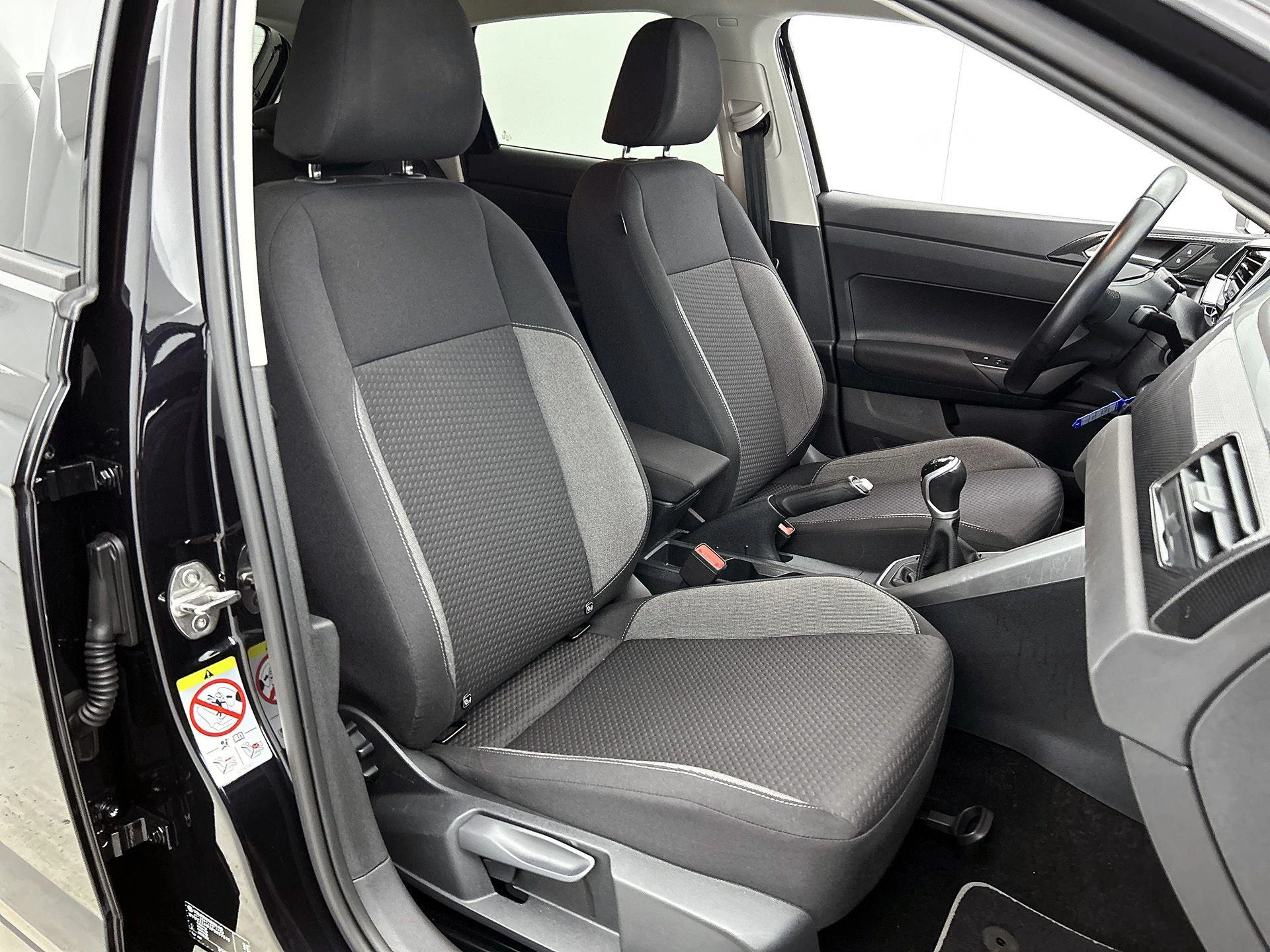 Volkswagen-Polo-image-36