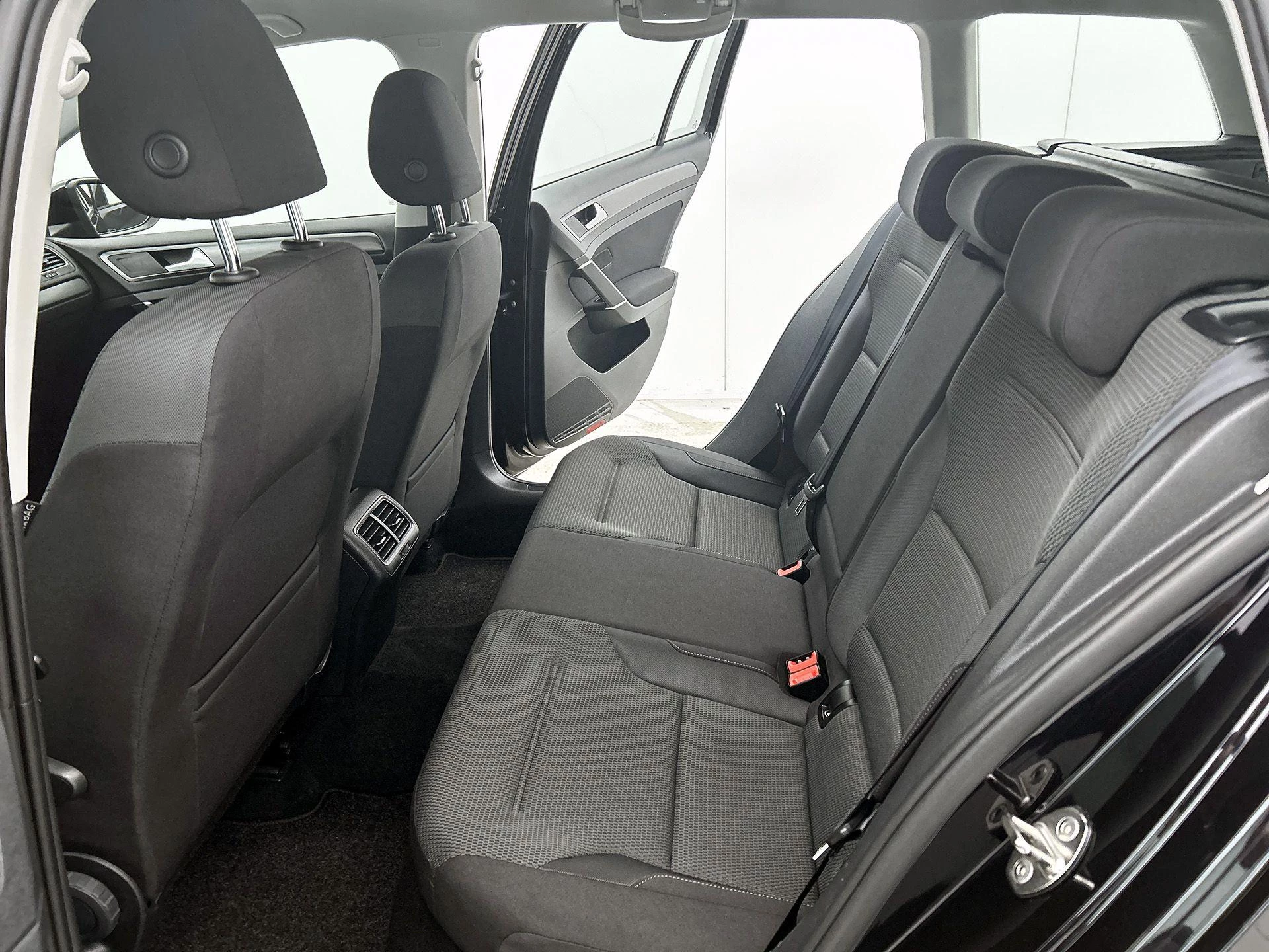 Volkswagen-Golf-image-26