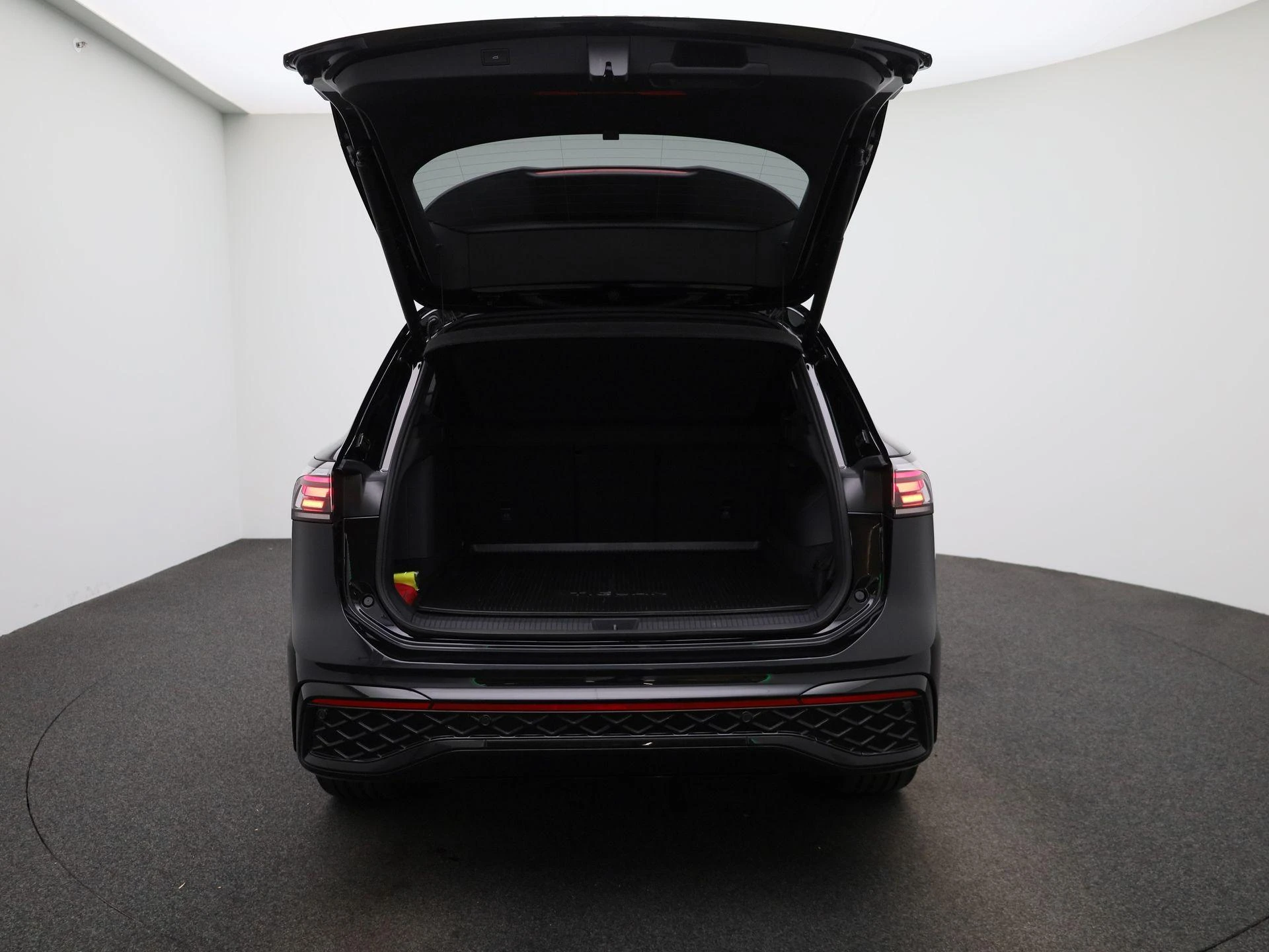 Volkswagen Tiguan 1.5 eHybrid R-Line Edition 204 PK|