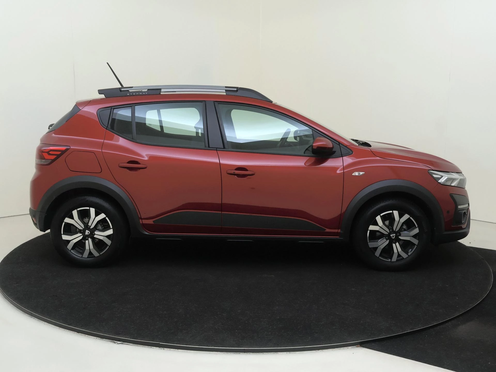 Dacia-Sandero Stepway-image-8