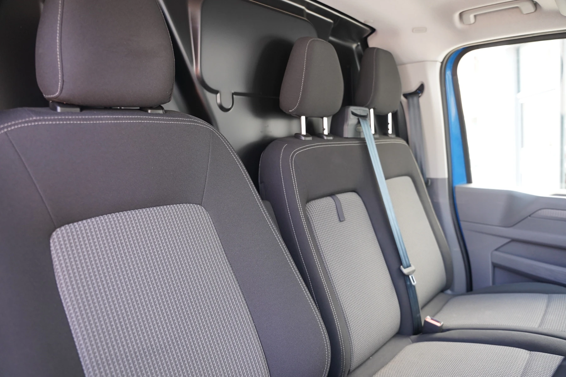 Volkswagen-Transporter-image-8