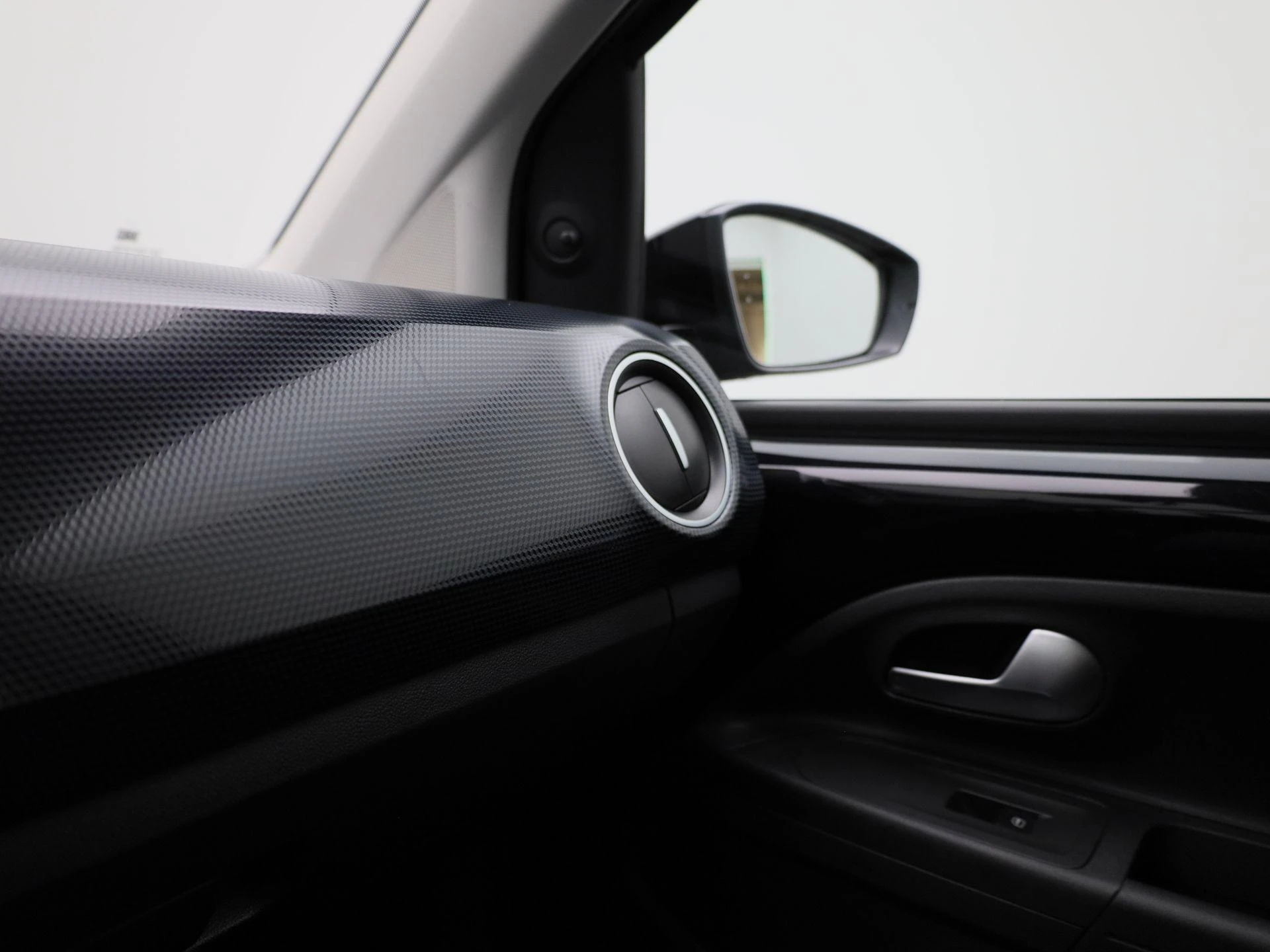 Volkswagen-up!-image-18