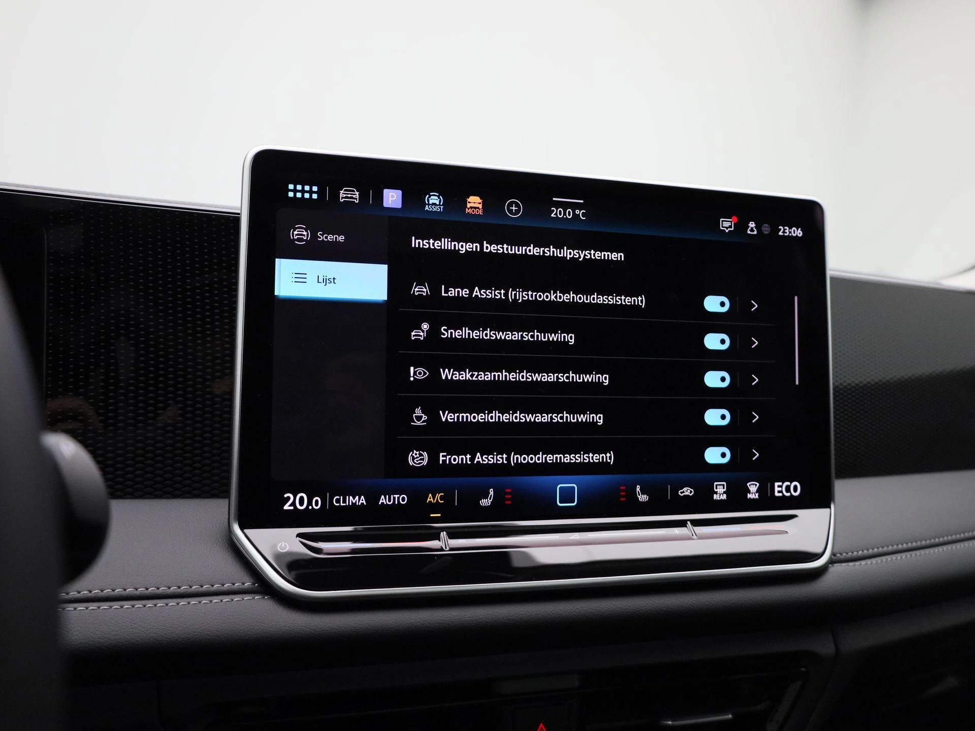 Volkswagen-Tiguan-image-30