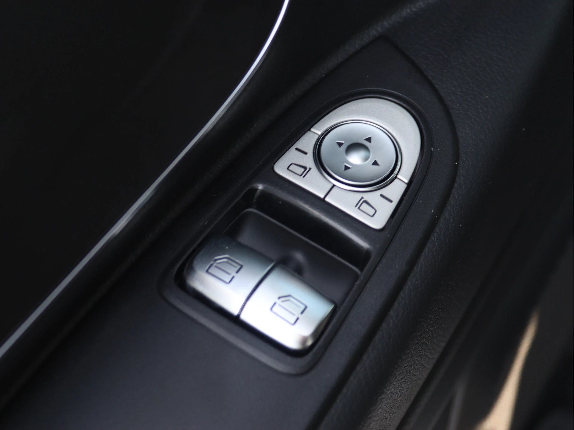 Mercedes-Benz-Vito-image-4