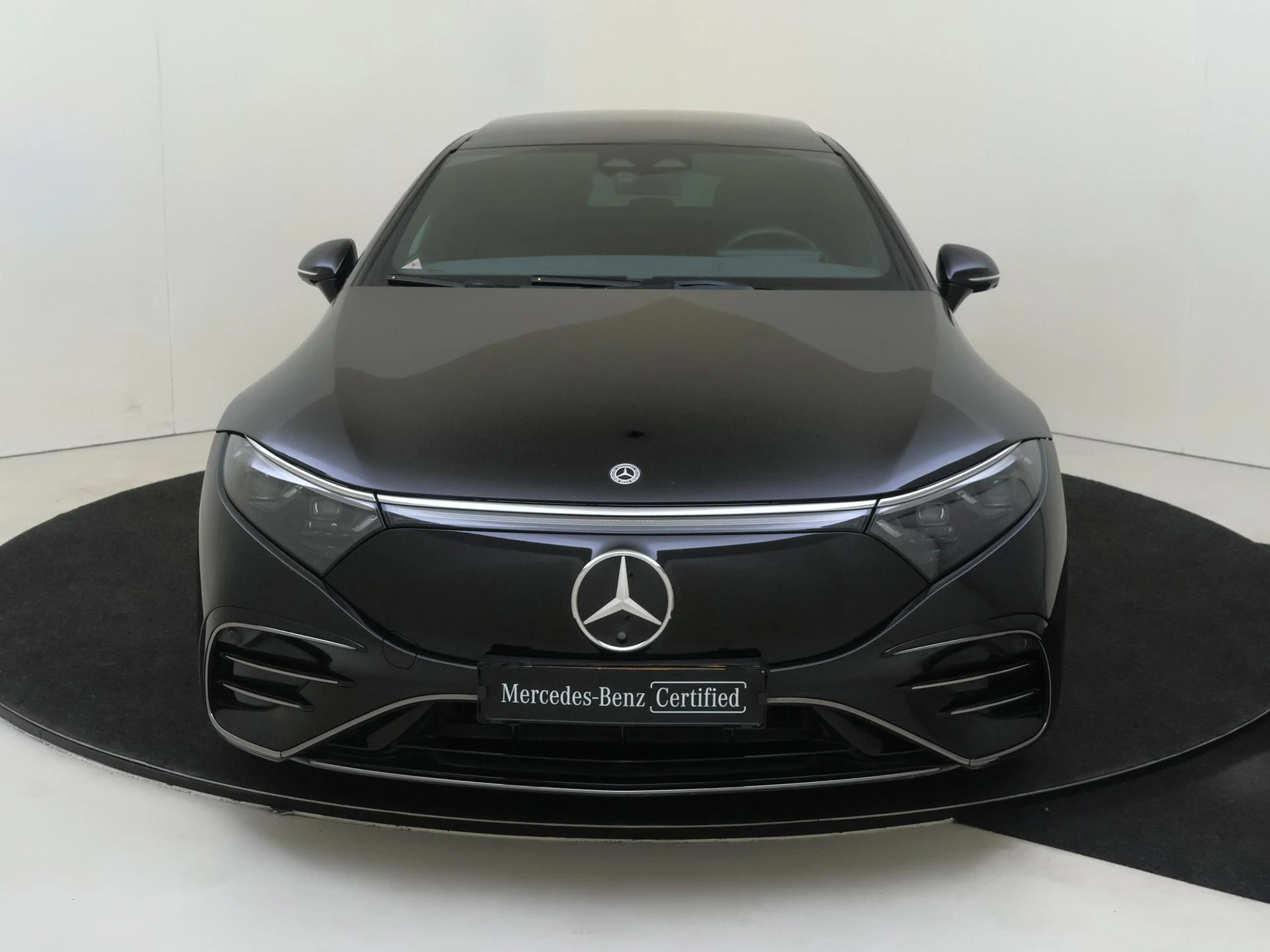 Mercedes-Benz-EQS-image-5