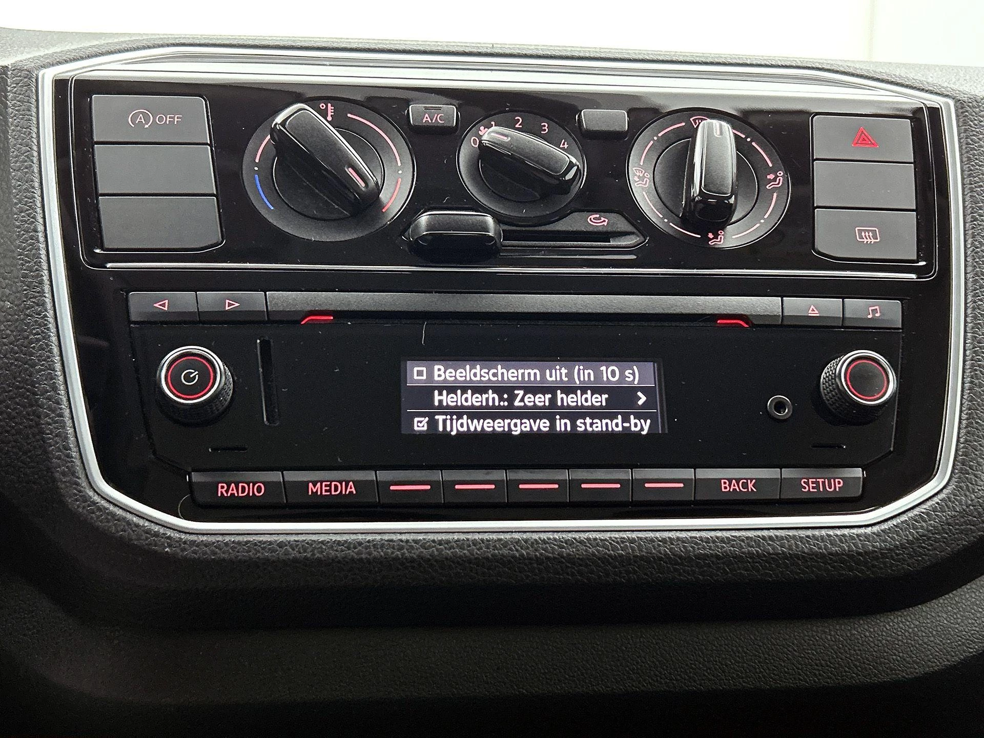 Volkswagen-up!-image-26