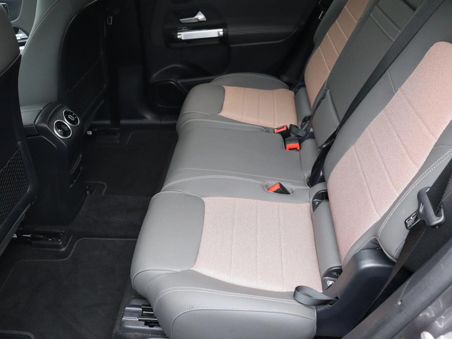 Mercedes-Benz EQB 300 Luxury Line 4Matic + CARPLAY + ELECTRIC ART ADVANCED PLUS +