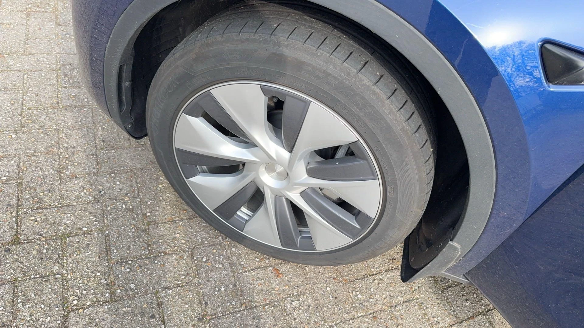 Tesla-Model Y-image-10