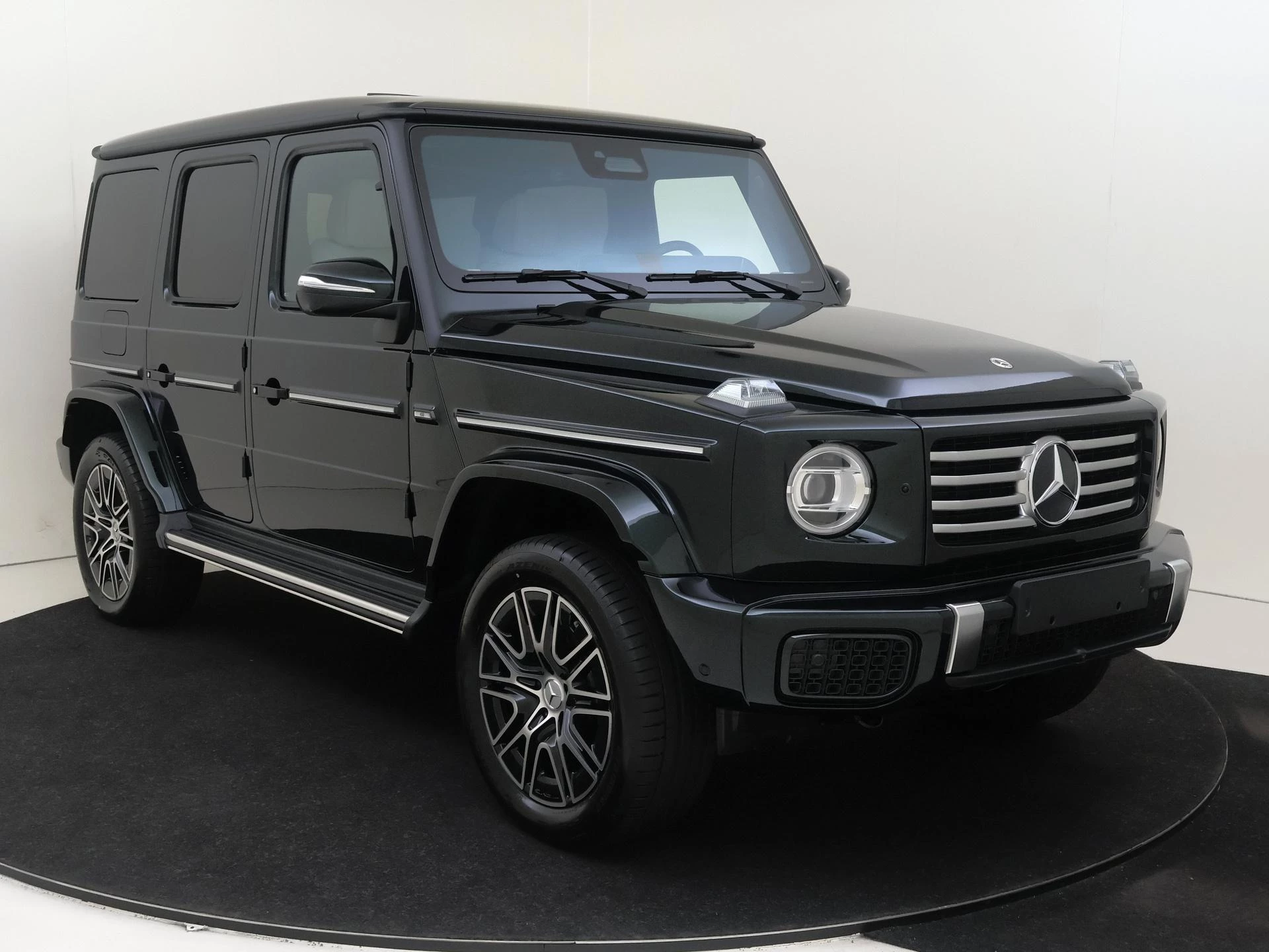 Mercedes-Benz-G-Klasse-image-1